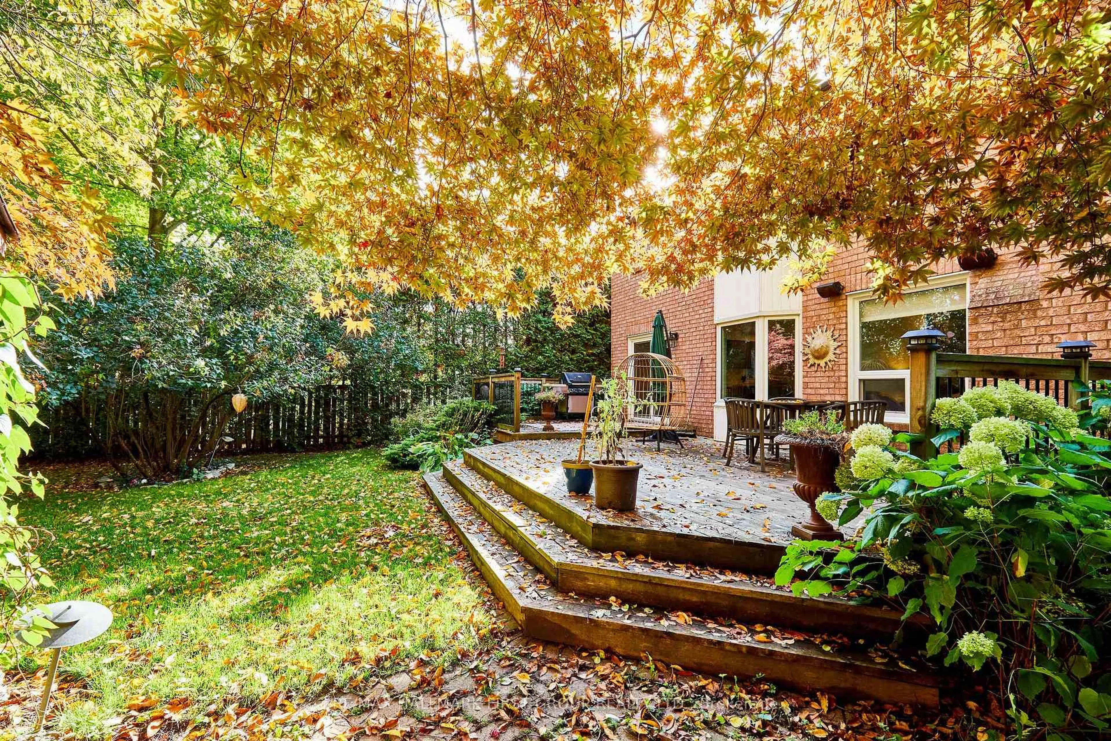 Patio, street for 1618 Baggins St, Pickering Ontario L1W 0B6