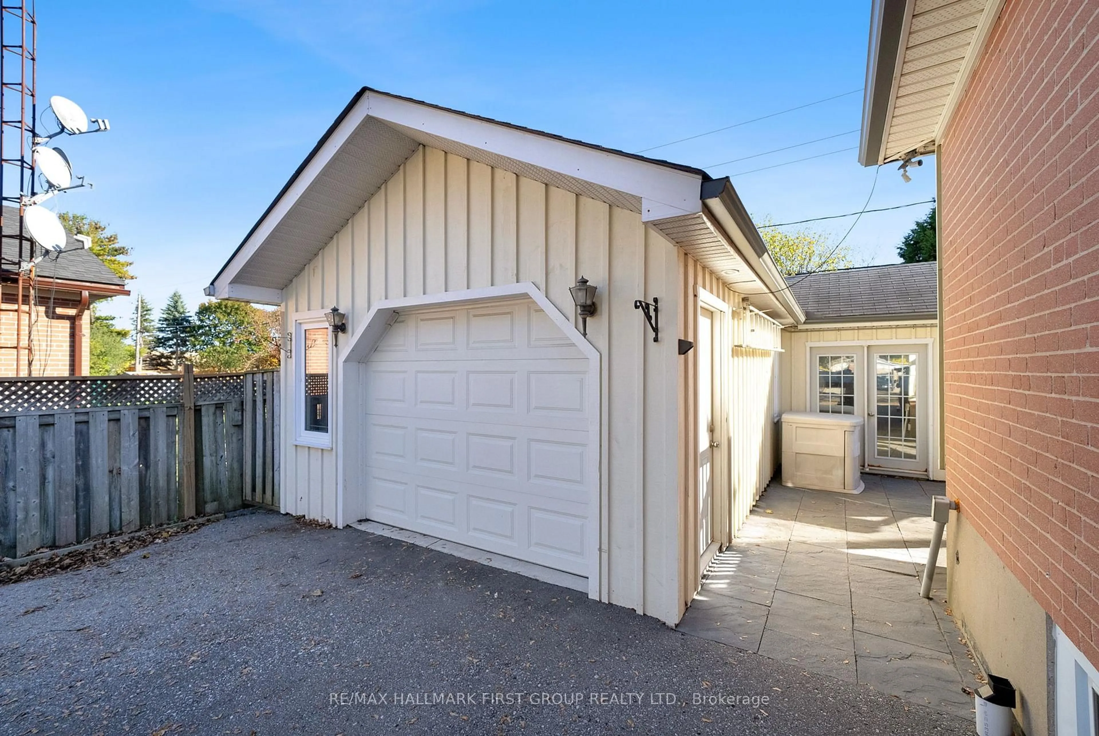 Indoor garage for 111 Emperor St, Ajax Ontario L1S 1N3