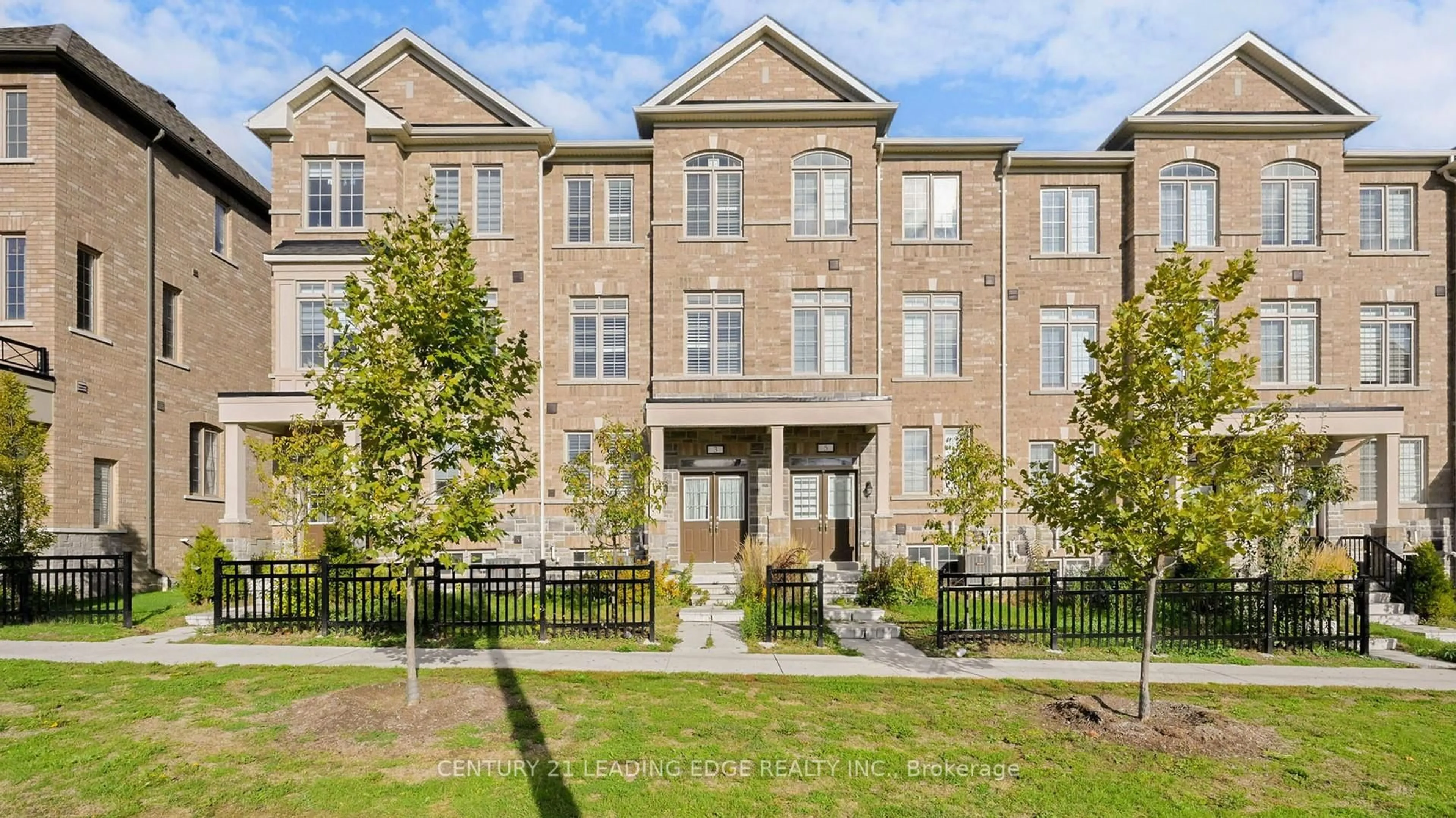 Unknown for 3 Royal Collection Way, Whitby Ontario L1P 0P1