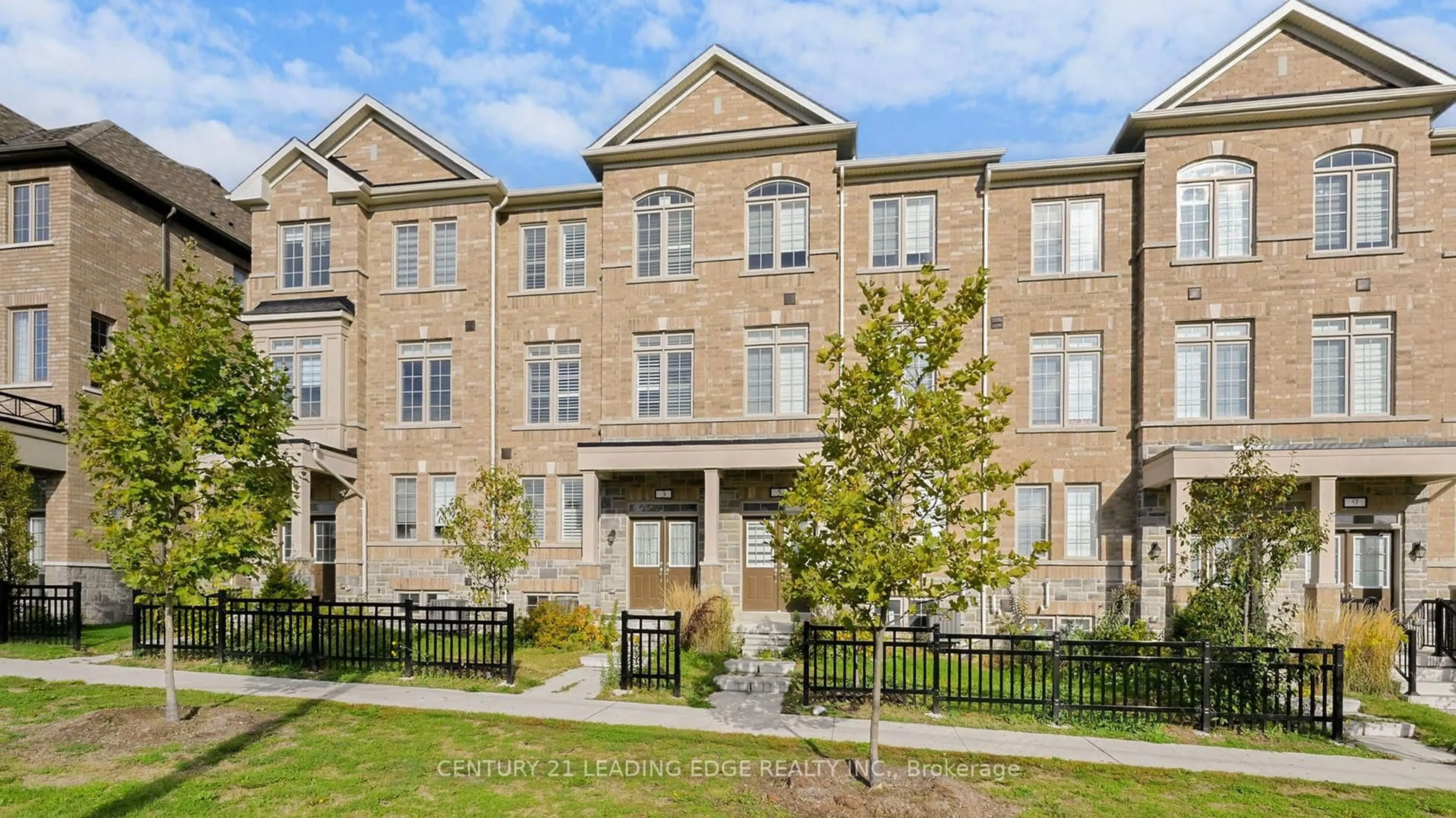 Unknown for 3 Royal Collection Way, Whitby Ontario L1P 0P1