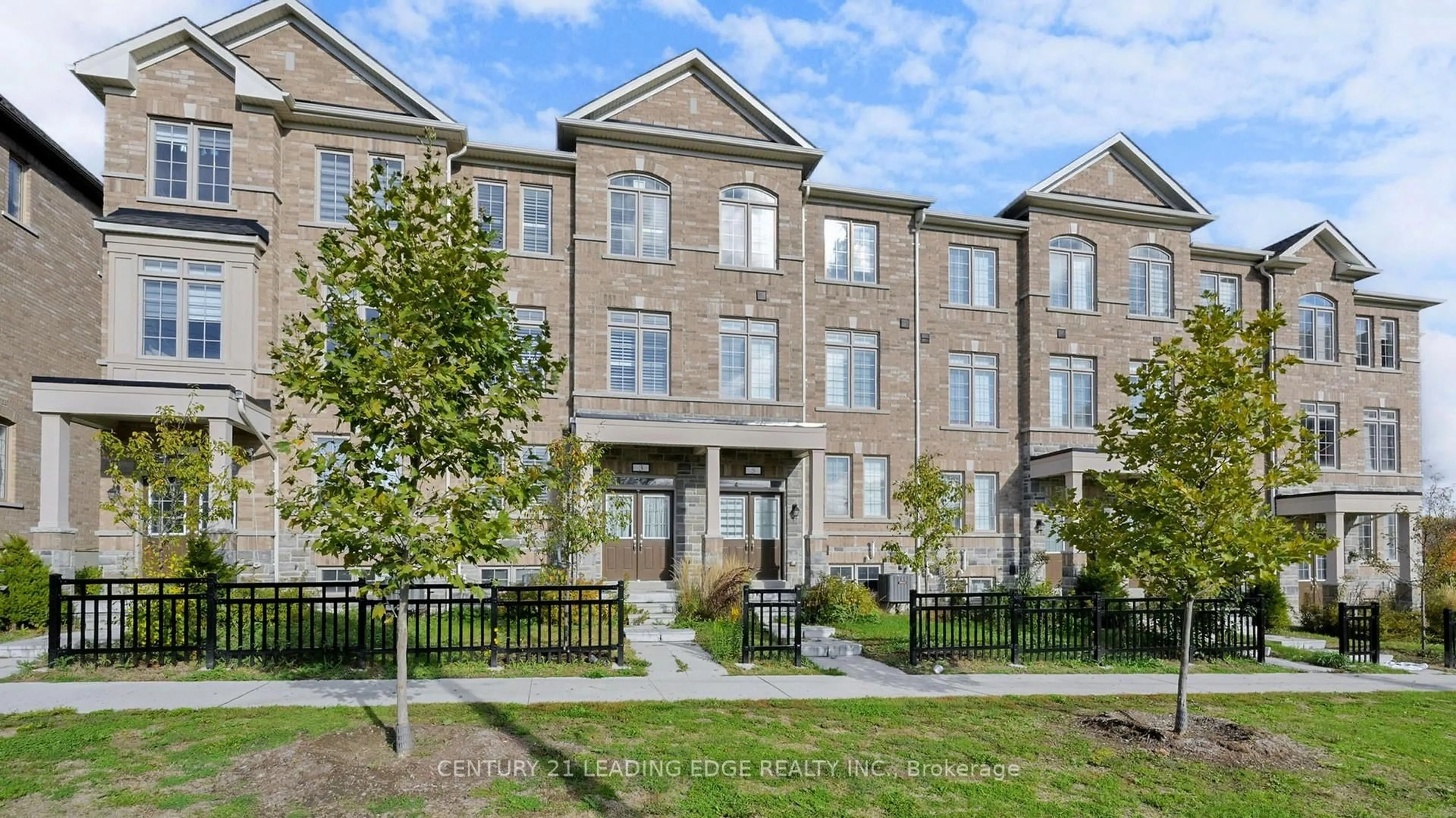 Unknown for 3 Royal Collection Way, Whitby Ontario L1P 0P1