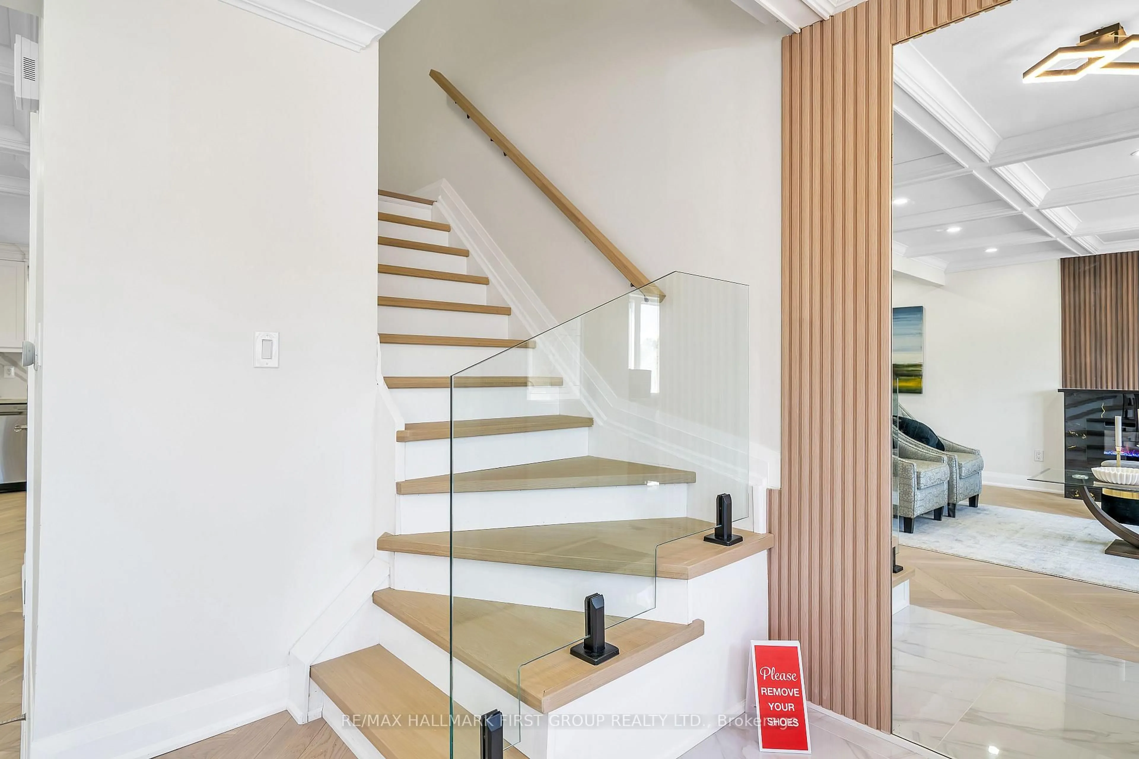 Stairs for 195 Castlebar Cres, Oshawa Ontario L1J 7B3