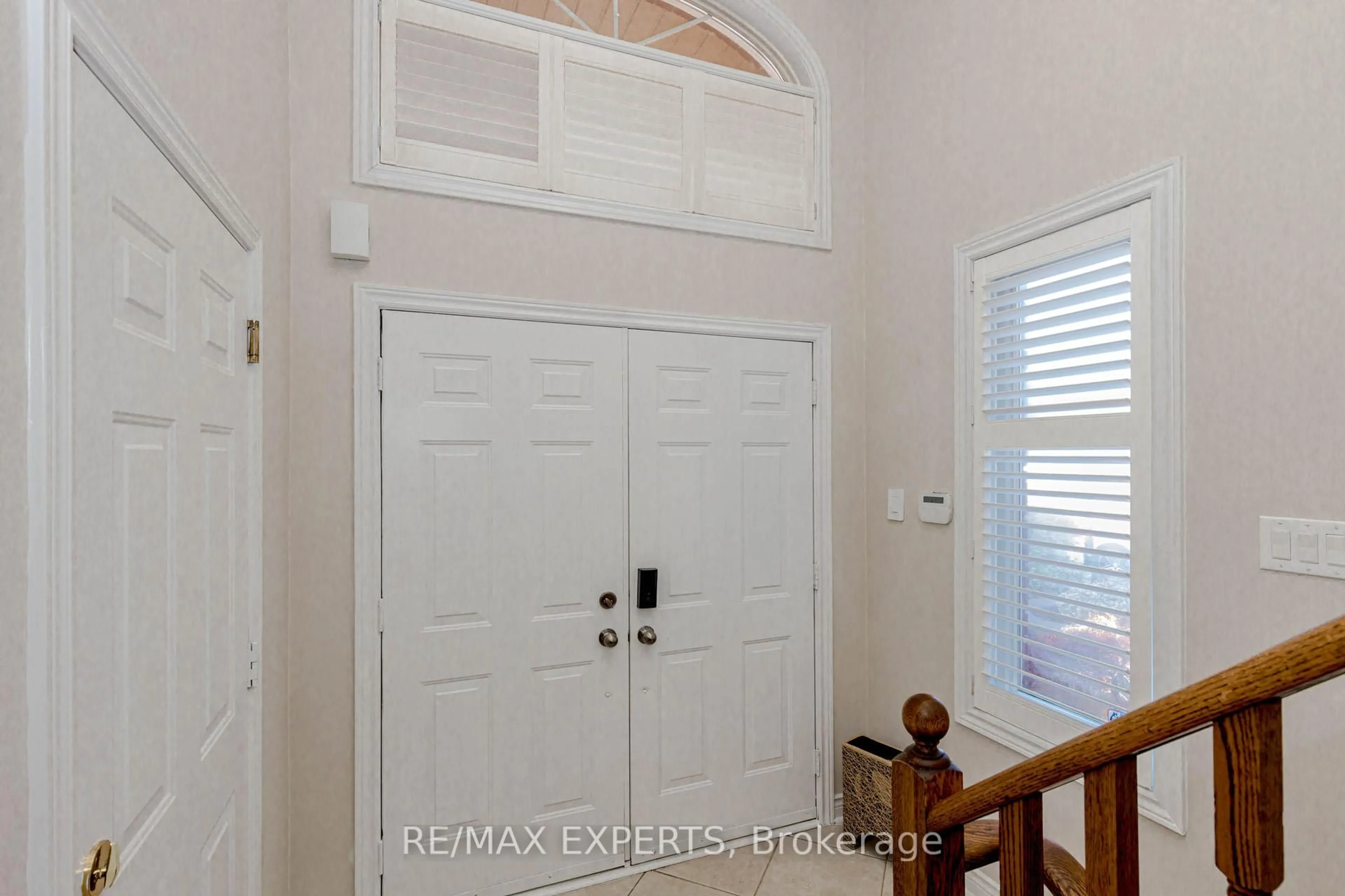 Indoor entryway for 5 Temple West Cres, Ajax Ontario L1T 4J5