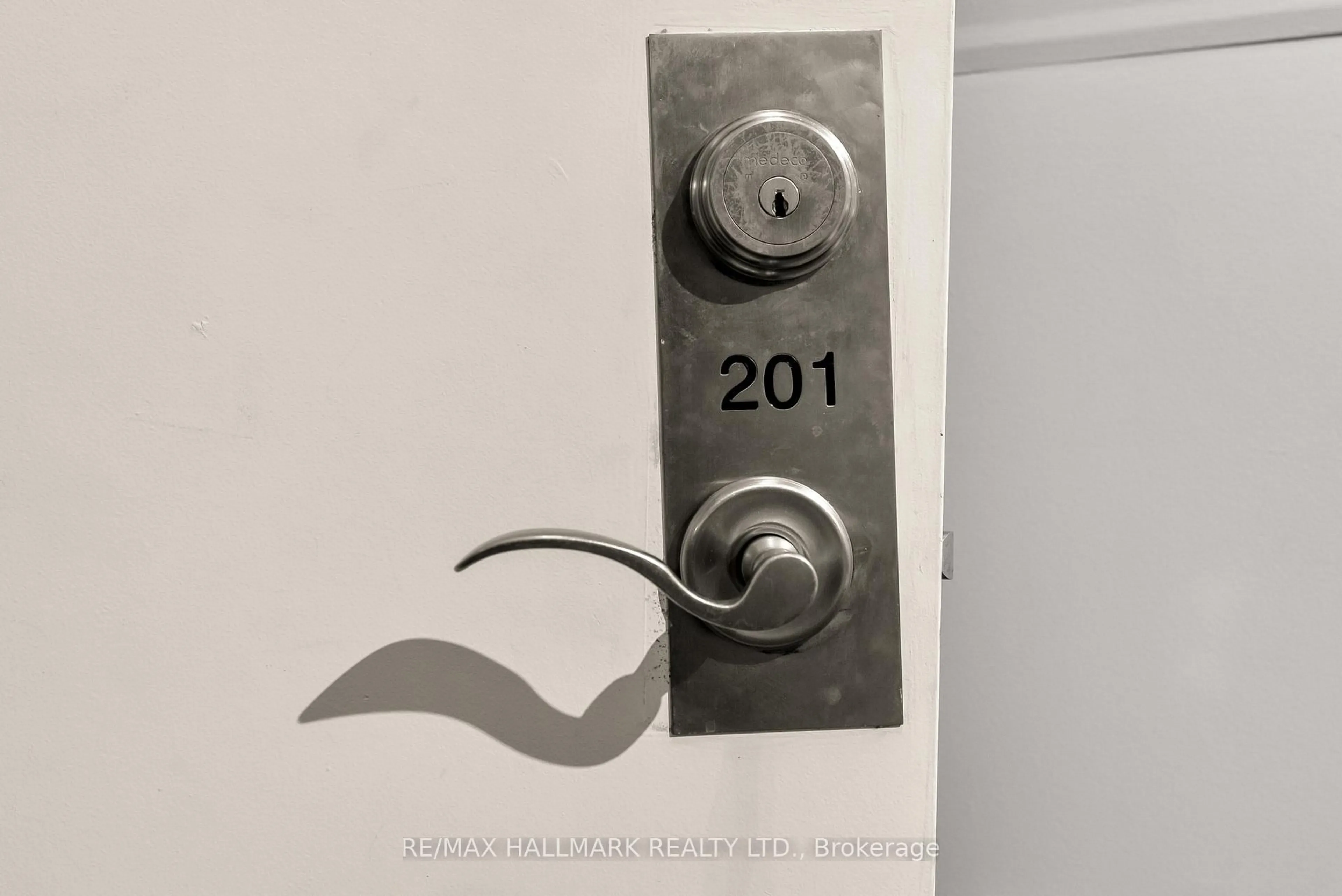 Unknown for 2151 Danforth Ave, Toronto Ontario M4C 1K2