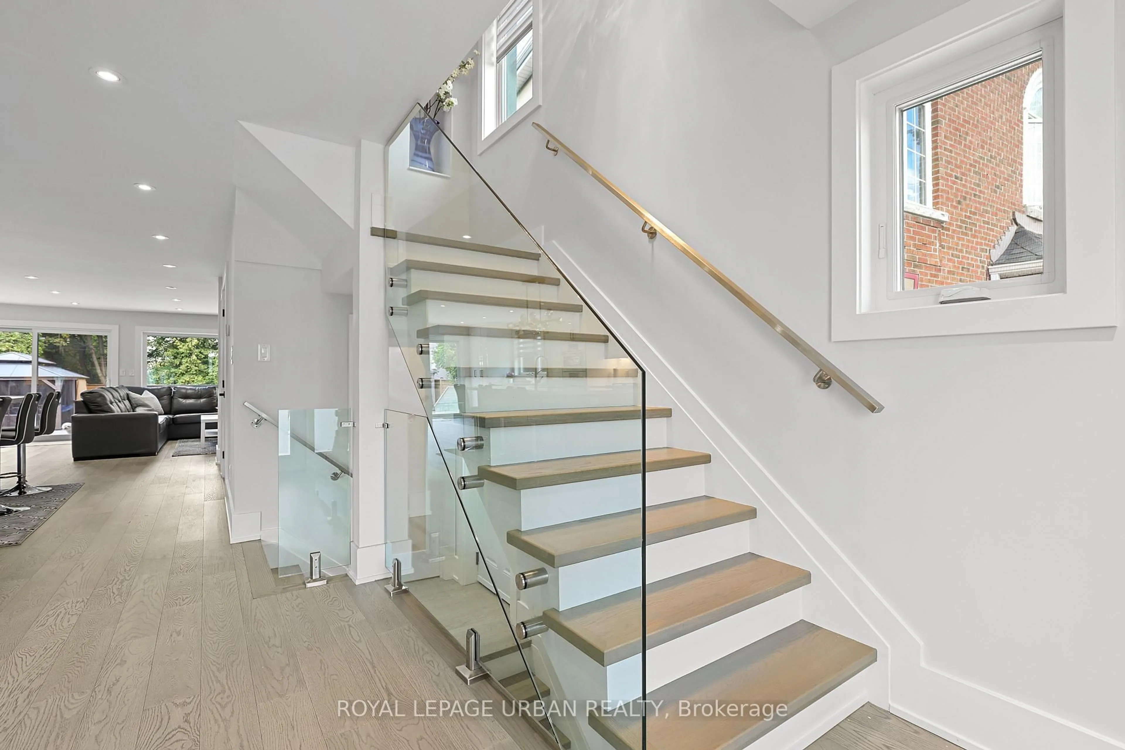 Stairs for 182 Parkview Hill Cres, Toronto Ontario M4B 1R8