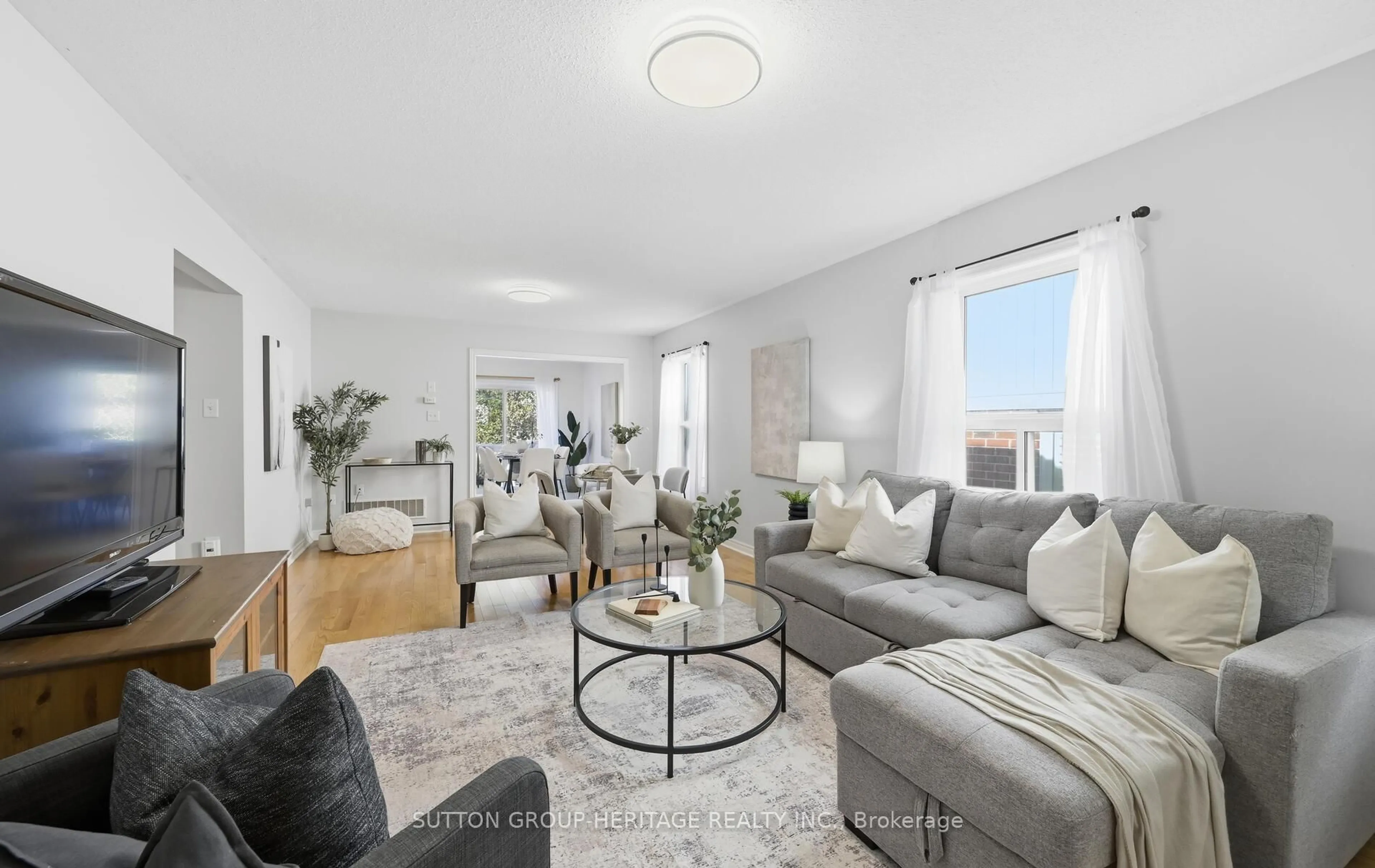 Living room with furniture, unknown for 141 Dadson Dr, Clarington Ontario L1C 5M7