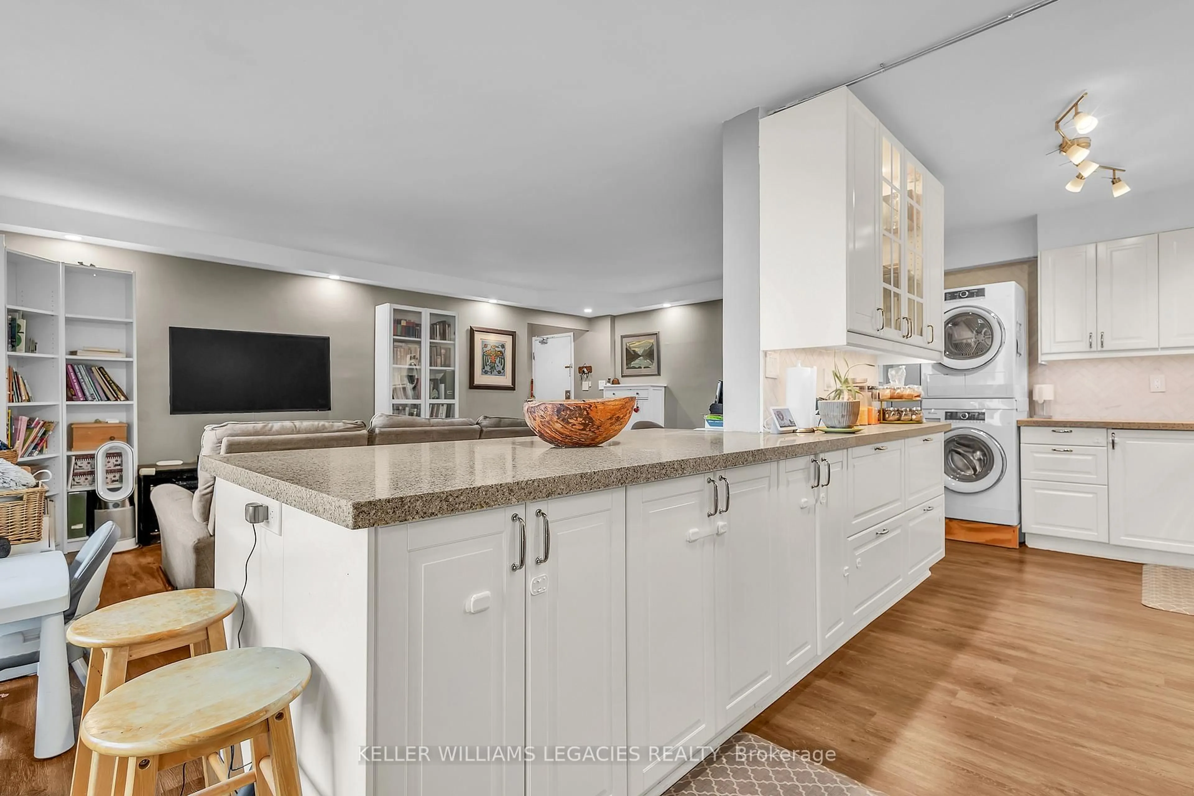 Open concept kitchen, unknown for 1 Massey Sq #2001, Toronto Ontario M4C 5L4