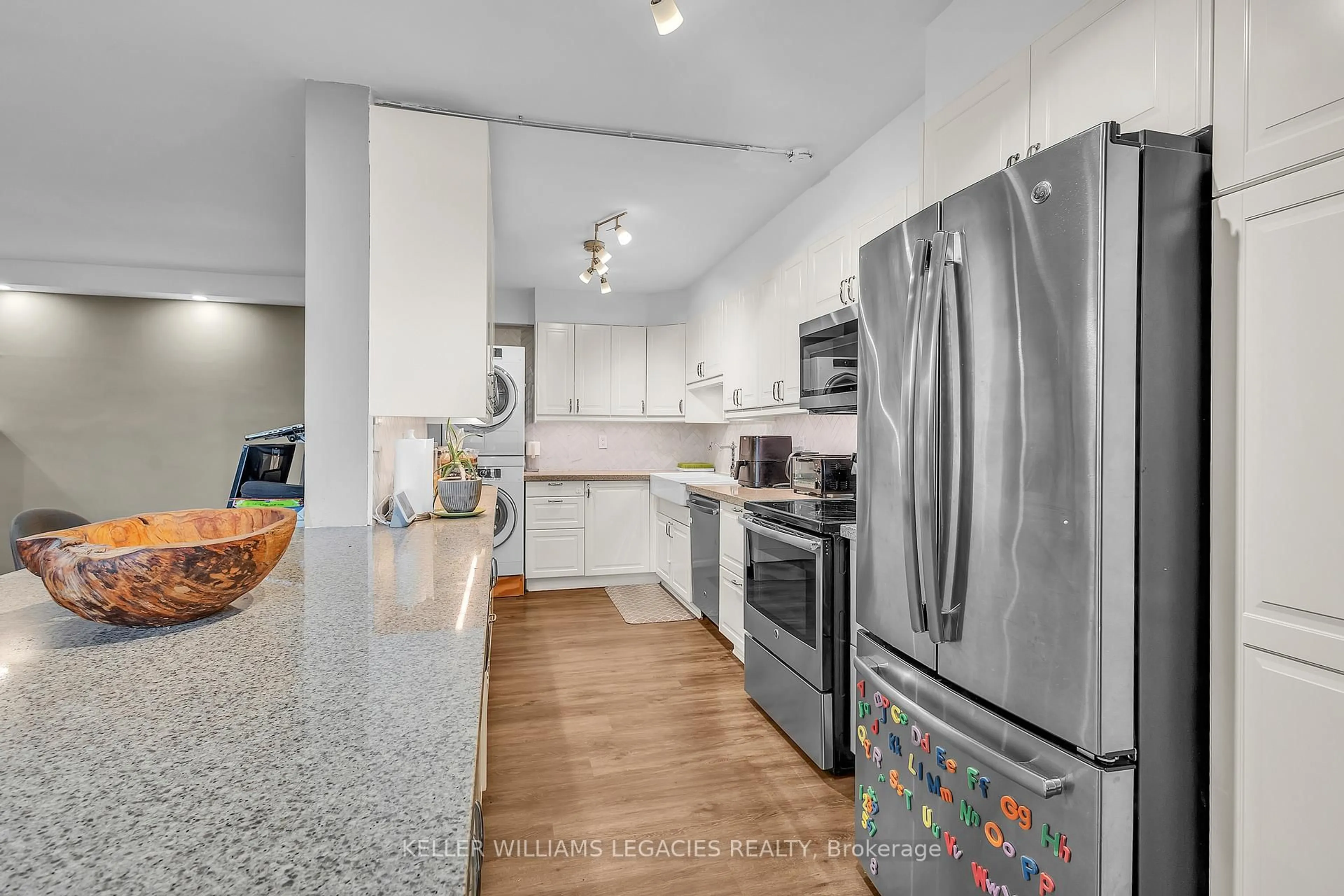 Open concept kitchen, unknown for 1 Massey Sq #2001, Toronto Ontario M4C 5L4