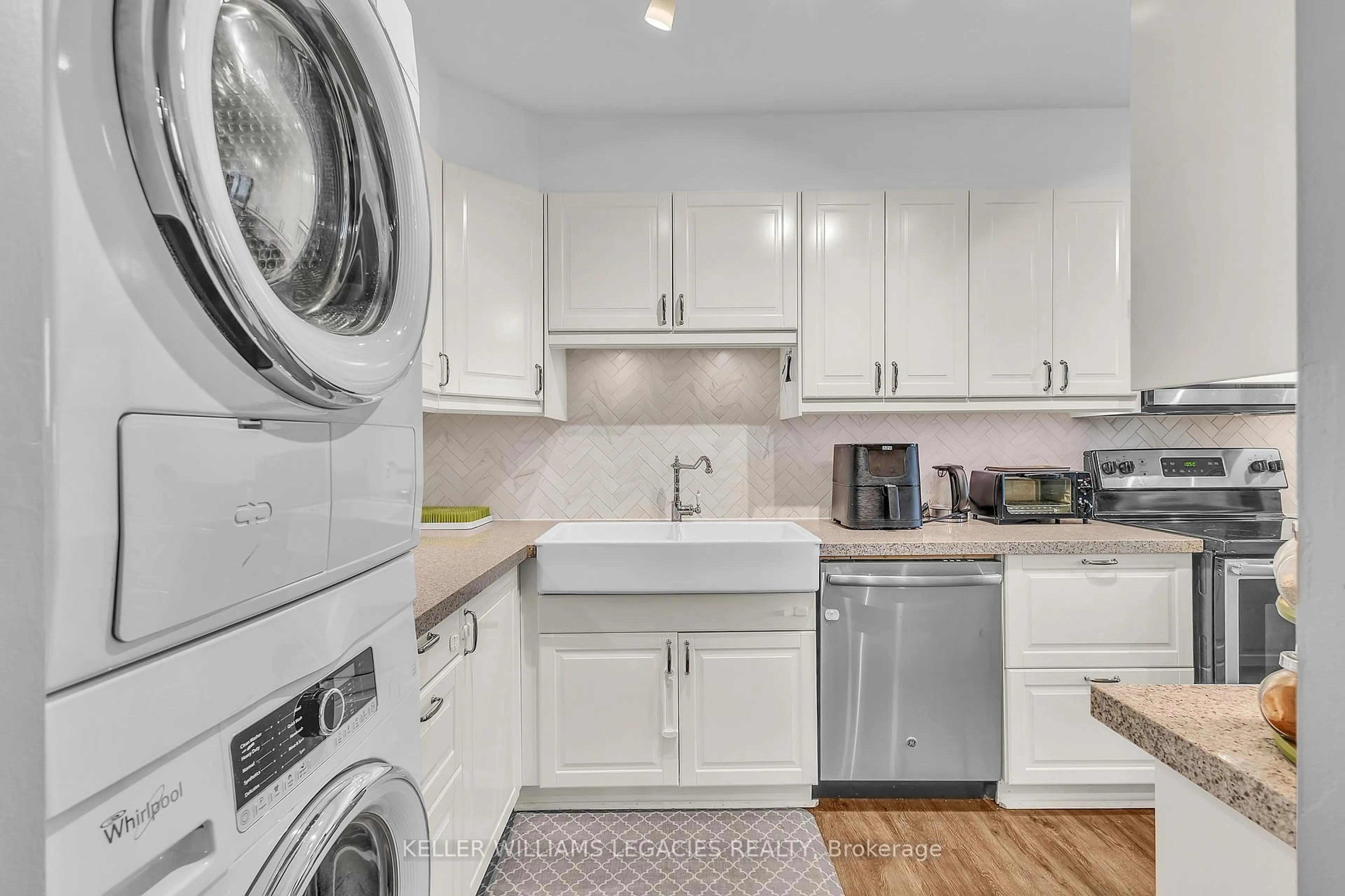 Unknown for 1 Massey Sq #2001, Toronto Ontario M4C 5L4