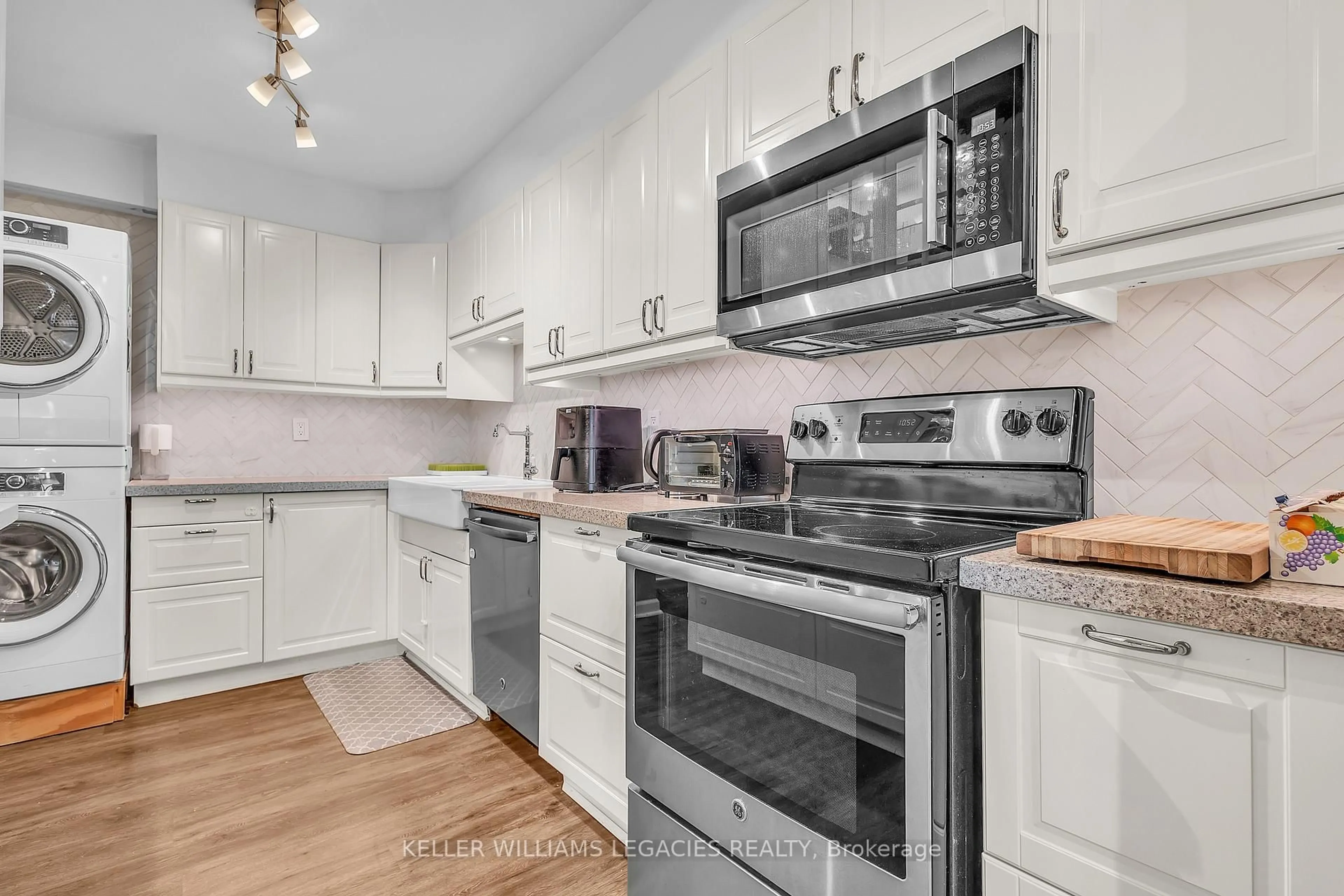 Unknown for 1 Massey Sq #2001, Toronto Ontario M4C 5L4