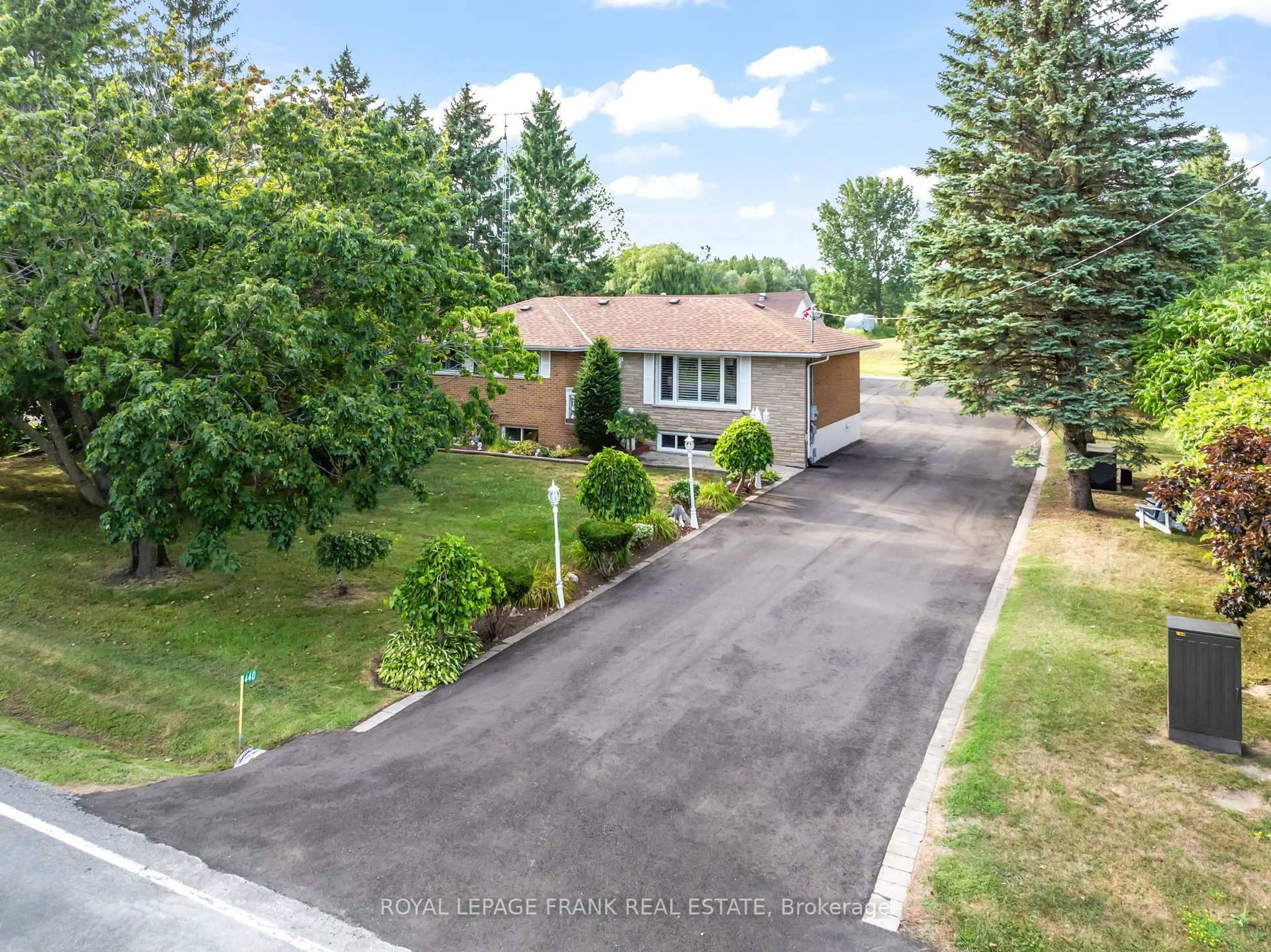 A pic from outside/outdoor area/front of a property/back of a property/a pic from drone, street for 1440 Pebblestone Rd, Clarington Ontario L1E 2K5