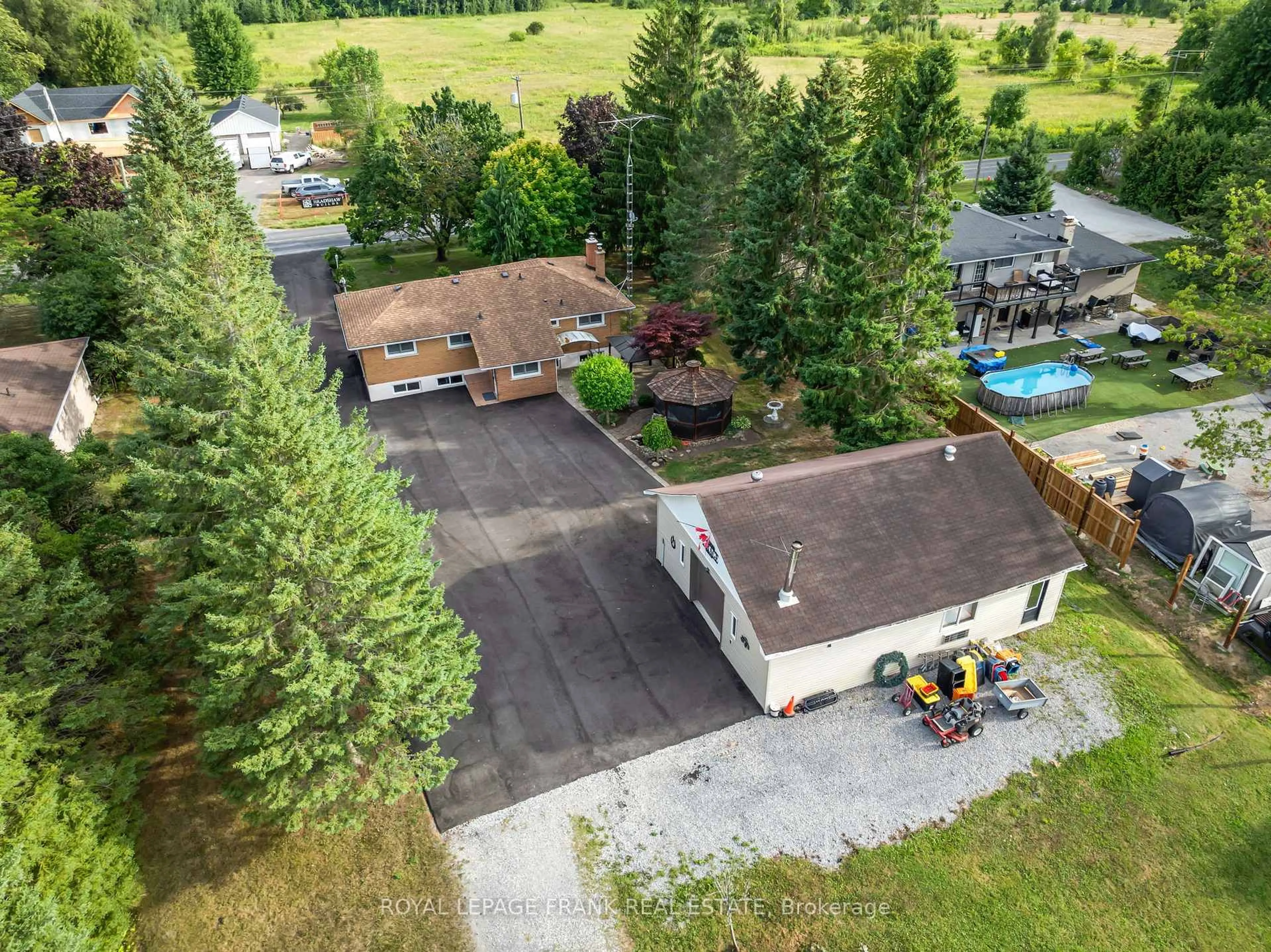 A pic from outside/outdoor area/front of a property/back of a property/a pic from drone, unknown for 1440 Pebblestone Rd, Clarington Ontario L1E 2K5