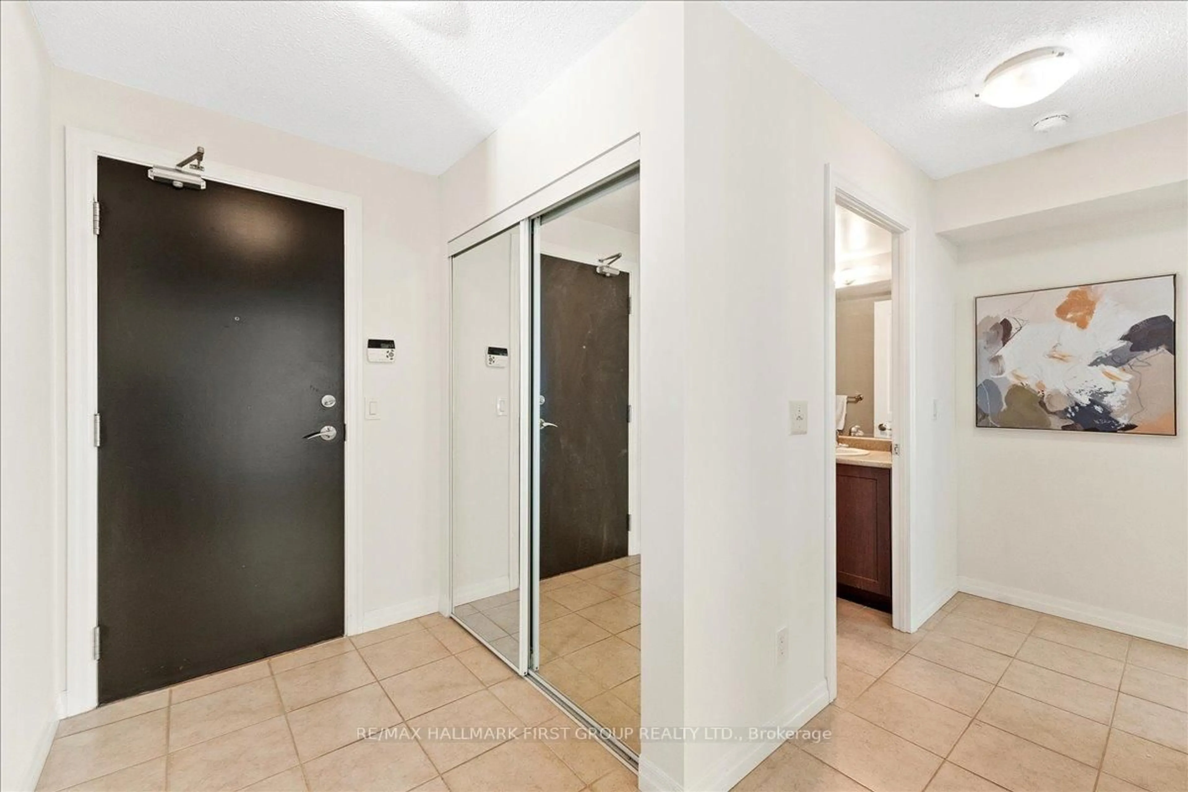 Indoor entryway for 1600 Charles St #303, Whitby Ontario L1N 0G4