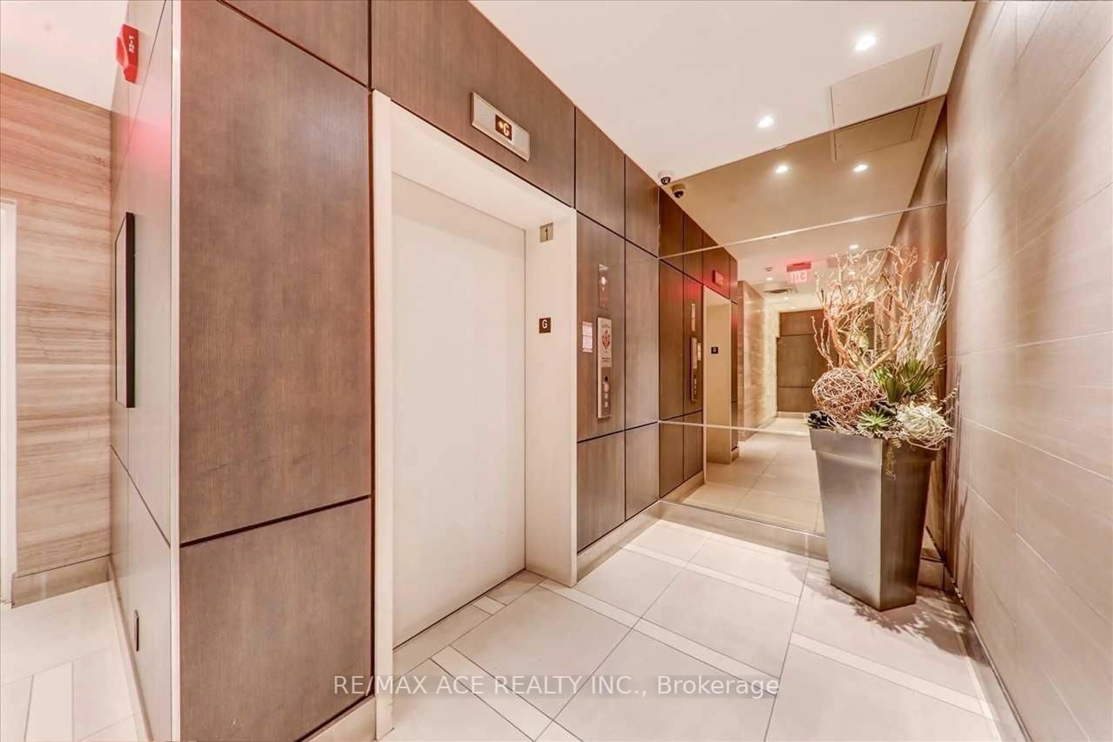 Indoor foyer for 1960 Queens St #206, Toronto Ontario M4L 1H8