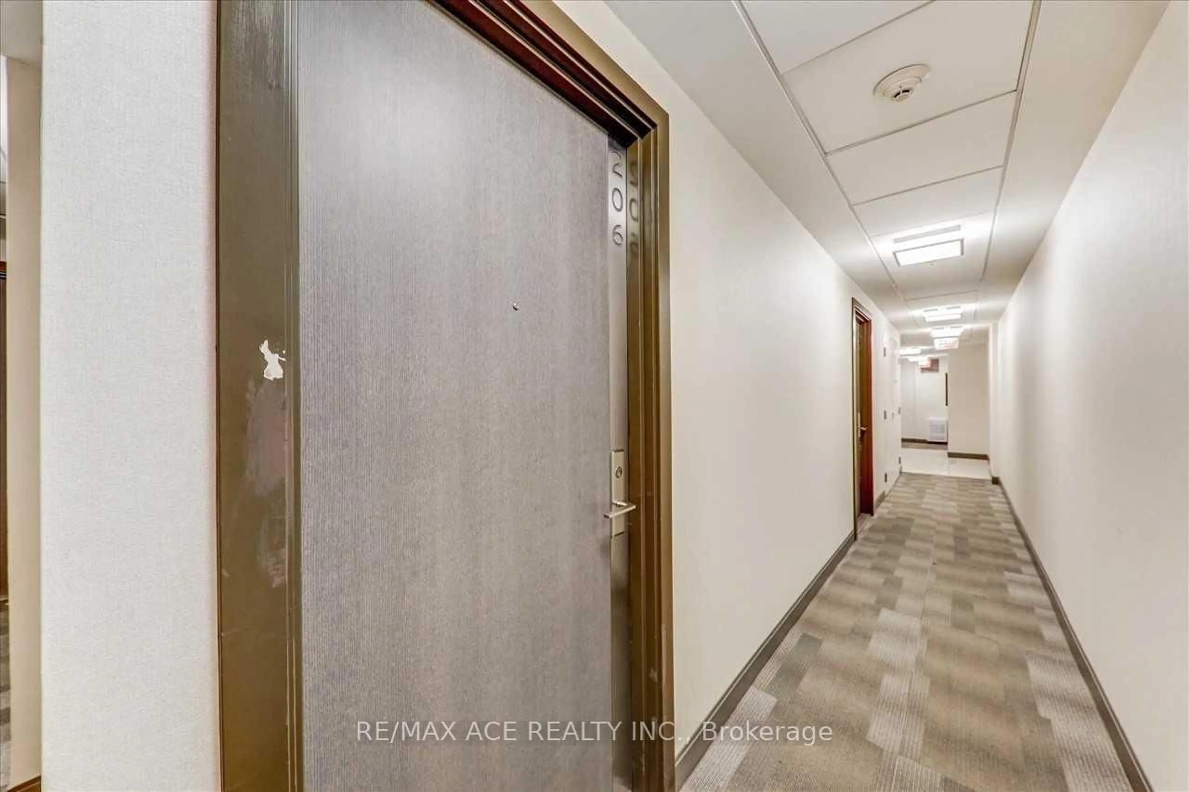 Unknown for 1960 Queens St #206, Toronto Ontario M4L 1H8