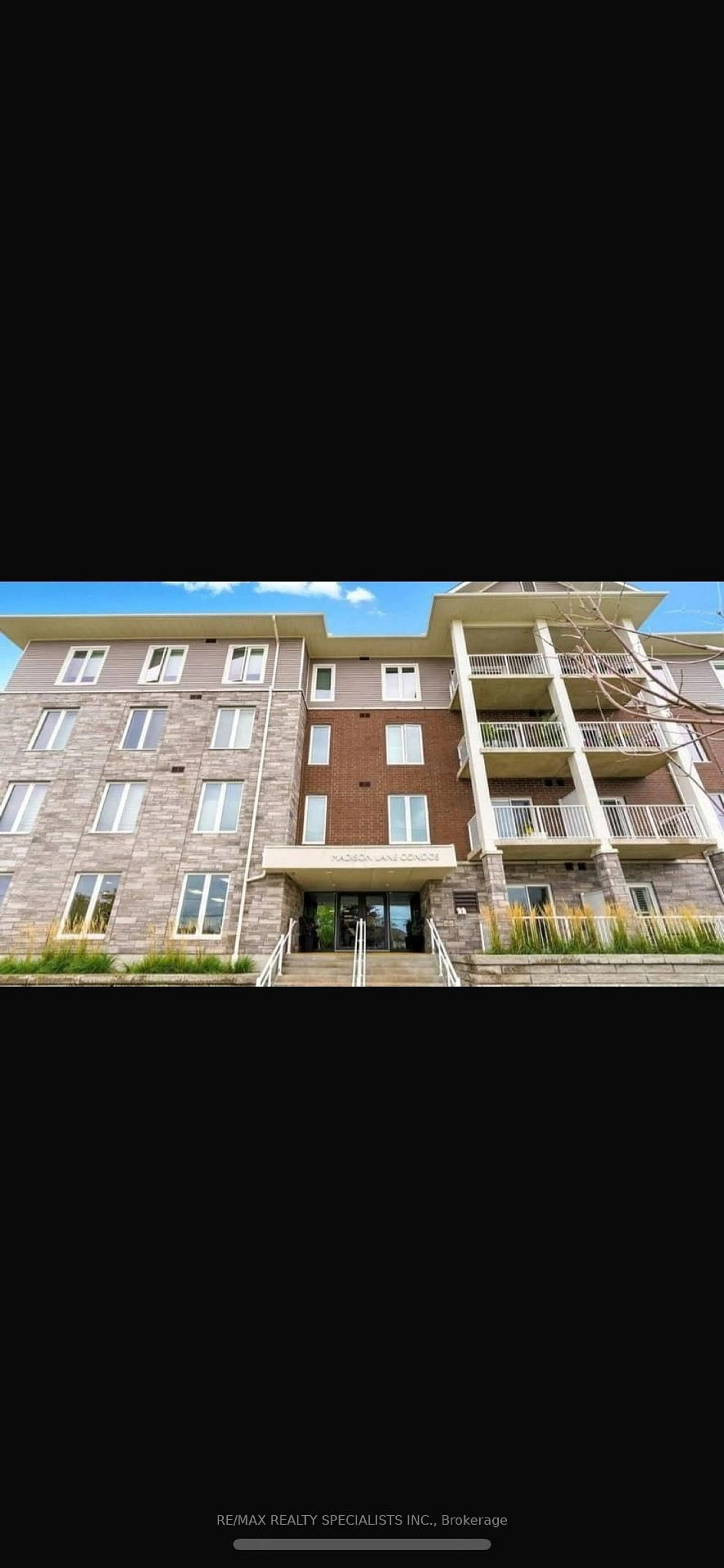A pic from outside/outdoor area/front of a property/back of a property/a pic from drone, building for 290 Liberty St #319, Clarington Ontario L1C 3K6