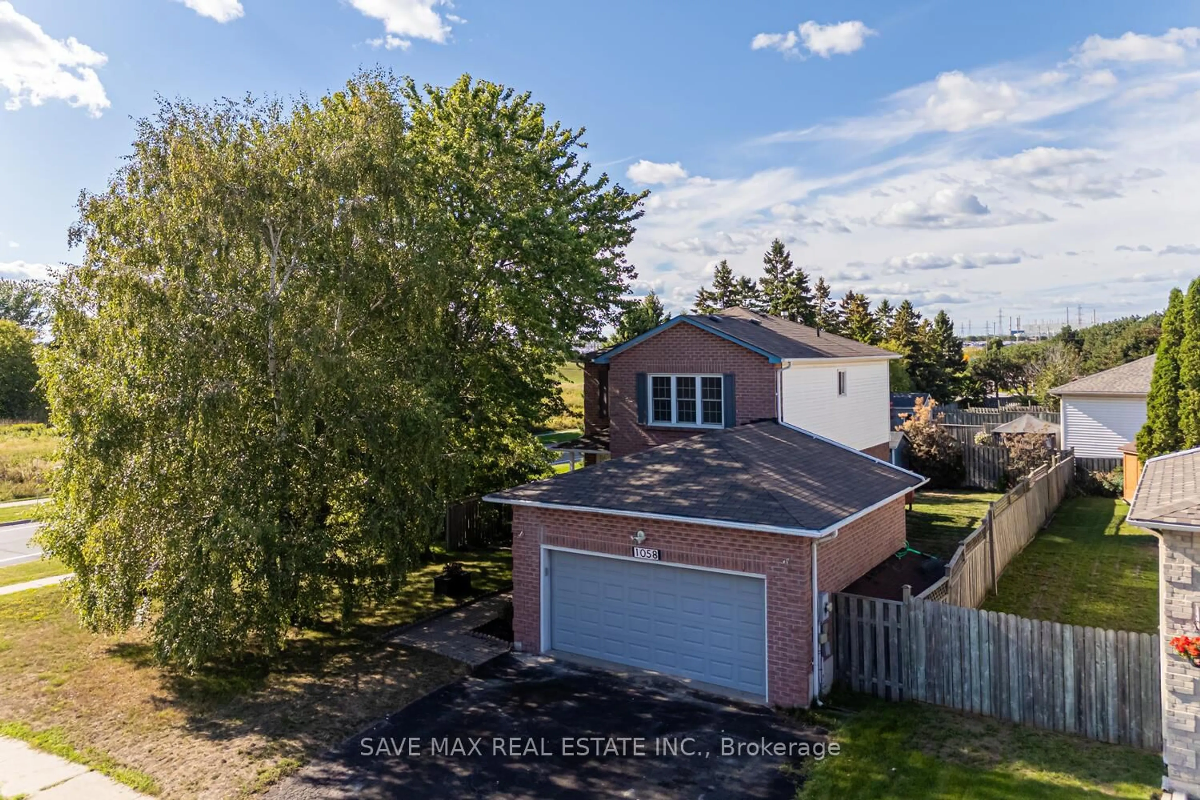 A pic from outside/outdoor area/front of a property/back of a property/a pic from drone, water/lake/river/ocean view for 1058 Renaissance Dr, Oshawa Ontario L1J 8A8