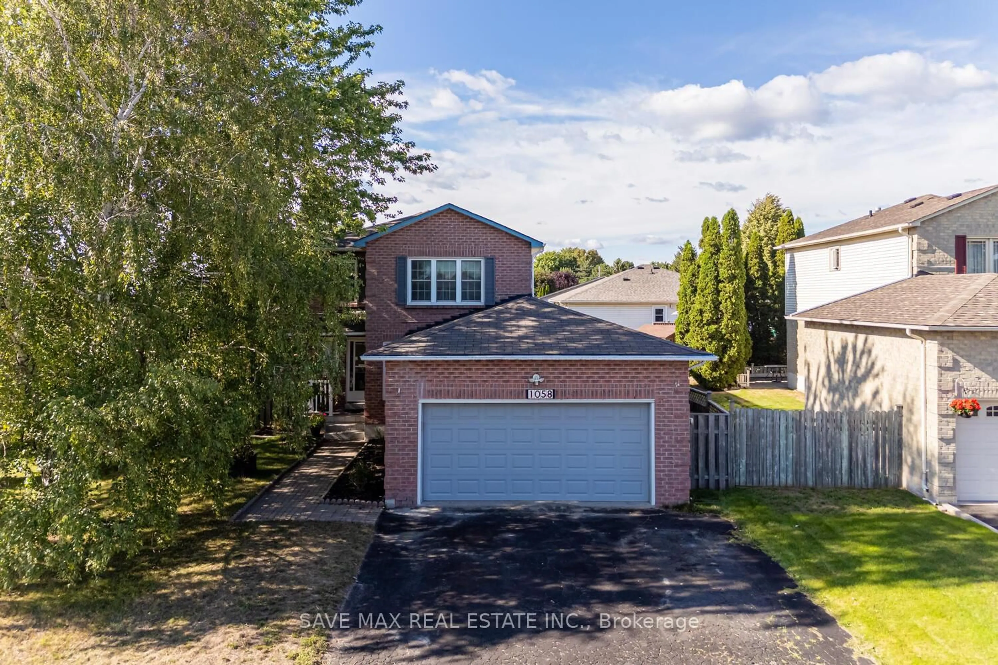 A pic from outside/outdoor area/front of a property/back of a property/a pic from drone, street for 1058 Renaissance Dr, Oshawa Ontario L1J 8A8