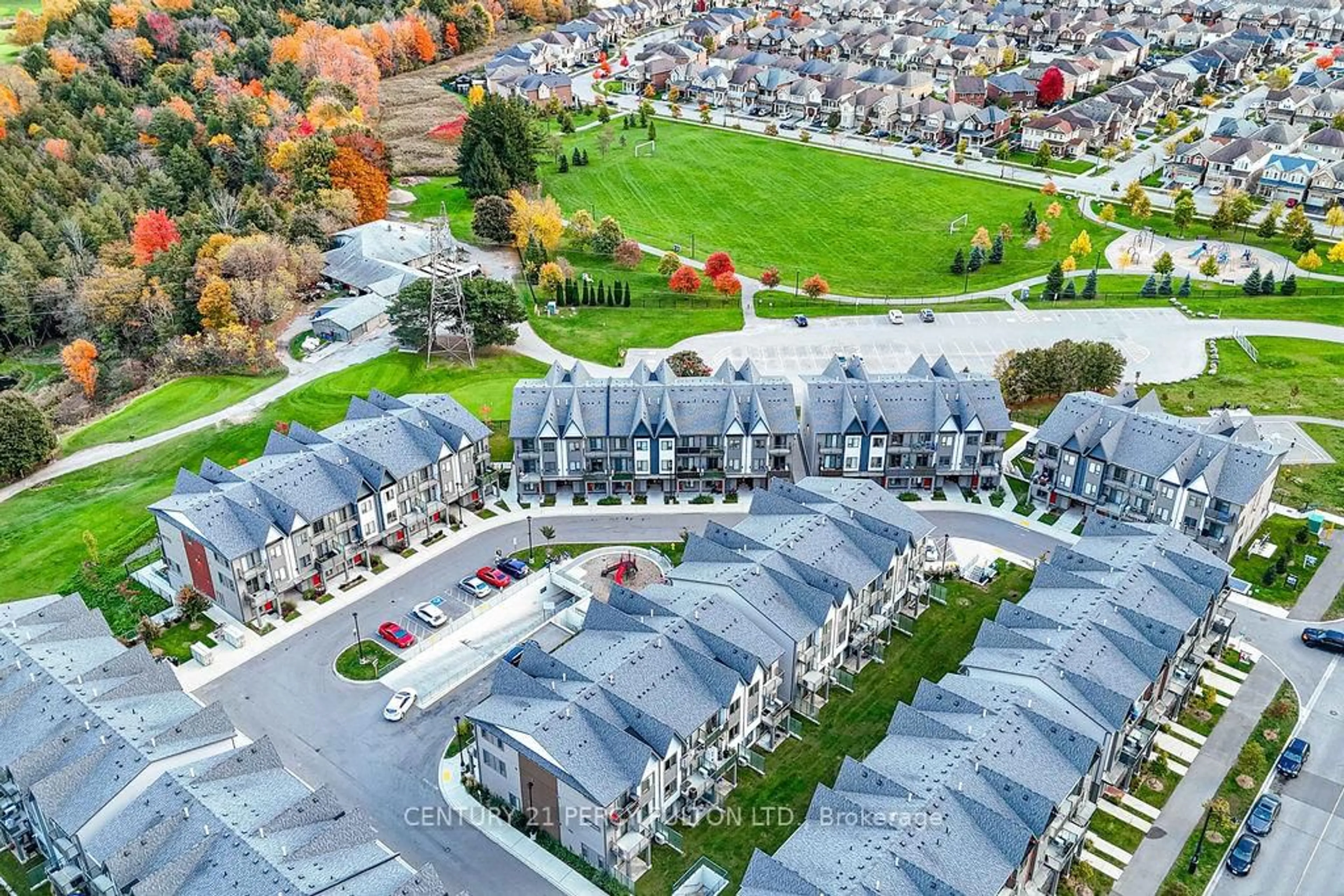 A pic from outside/outdoor area/front of a property/back of a property/a pic from drone, street for 2635 William Jackson Dr #702, Pickering Ontario L1X 0L4