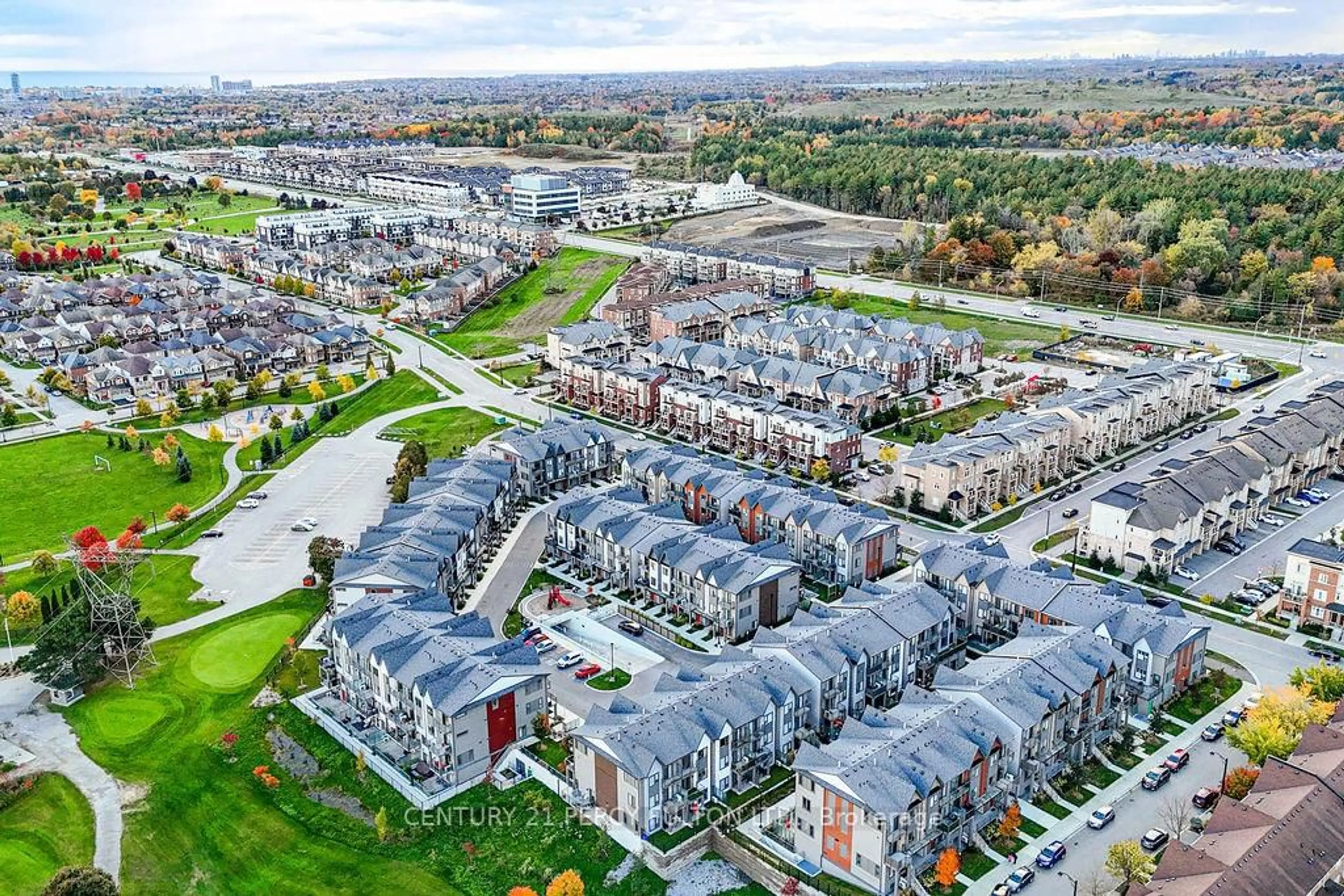 A pic from outside/outdoor area/front of a property/back of a property/a pic from drone, city buildings view from balcony for 2635 William Jackson Dr #702, Pickering Ontario L1X 0L4