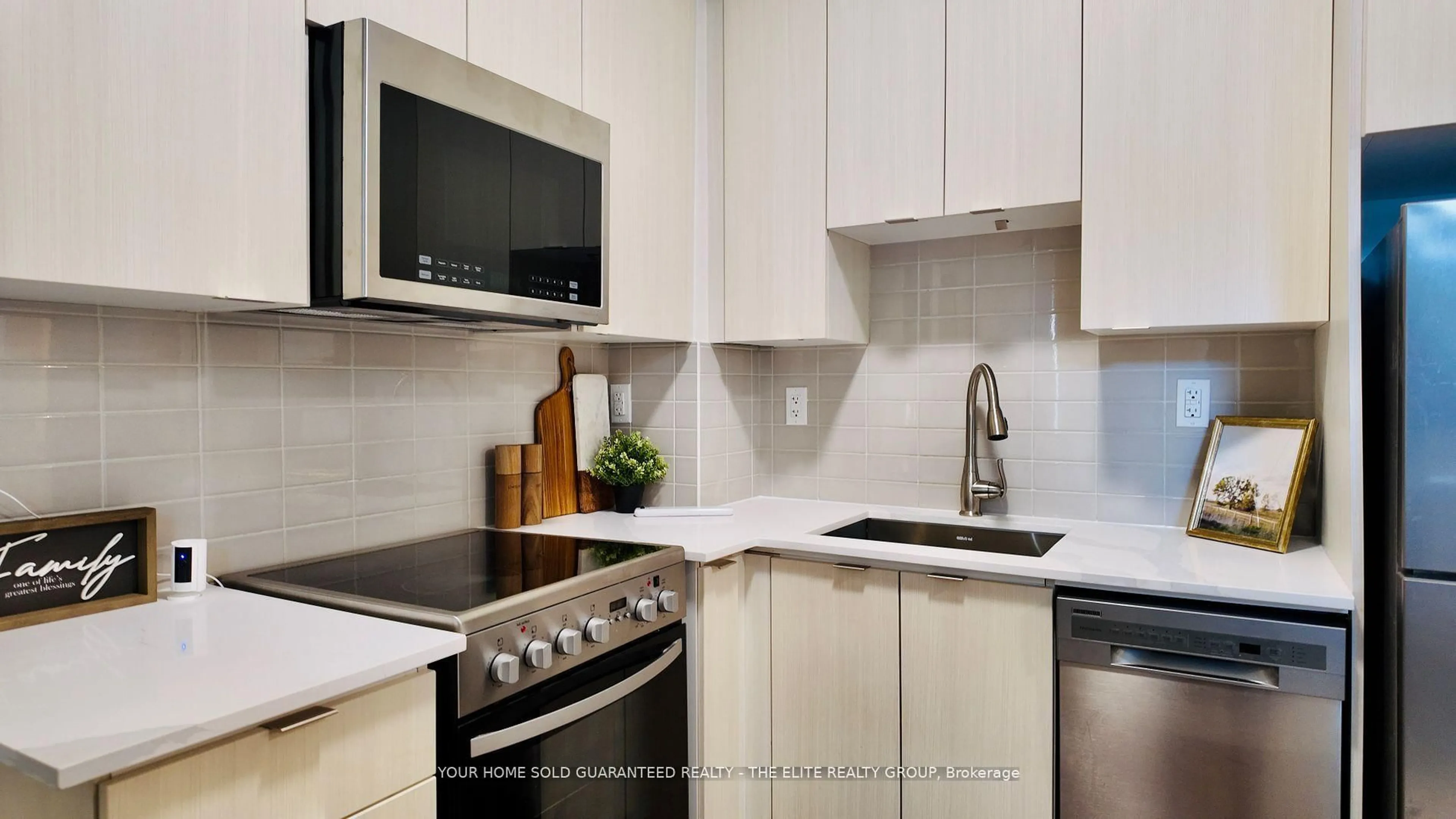 Standard kitchen, ceramic/tile floor for 5155 Sheppard Ave #103, Toronto Ontario M1B 0C8