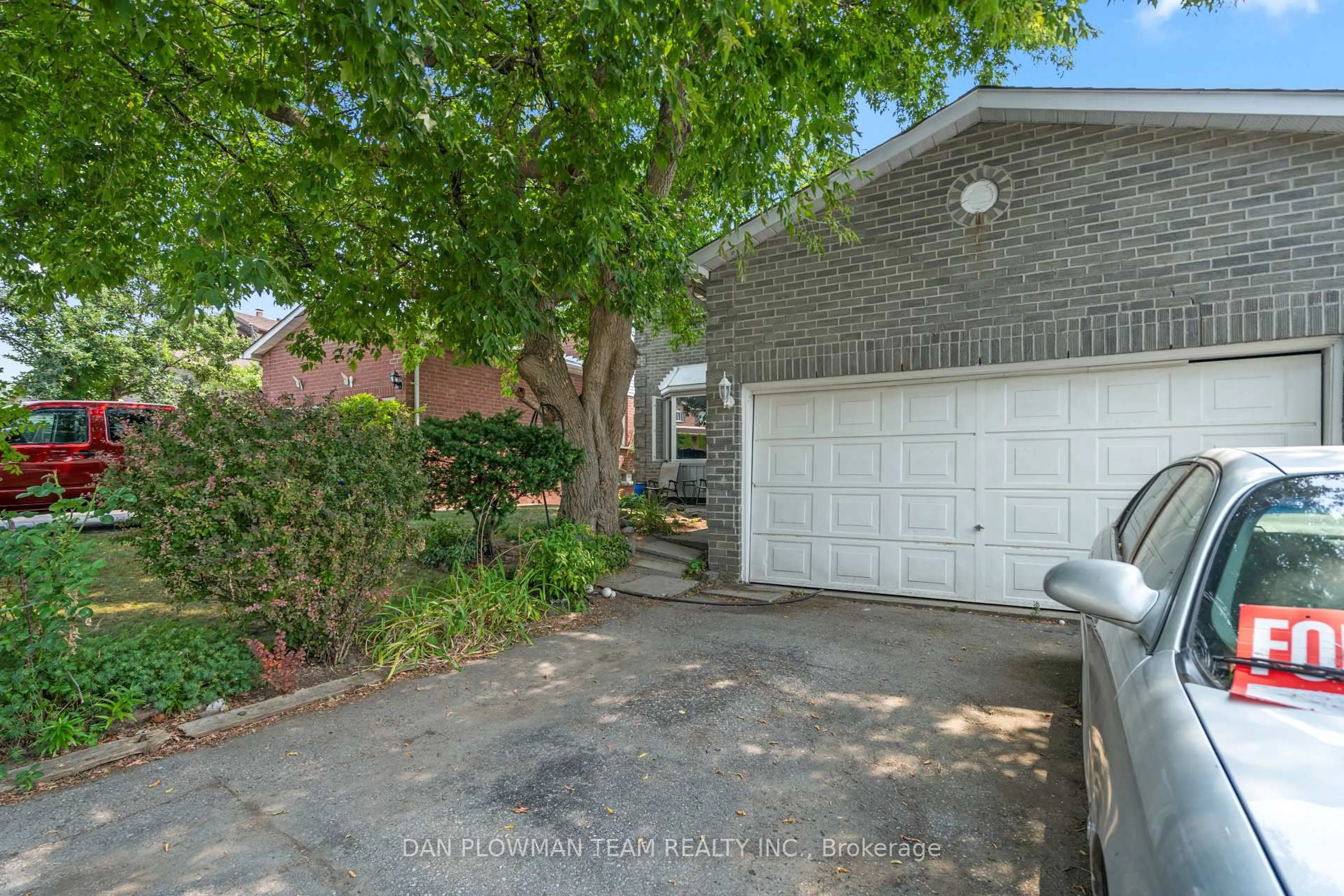 Unknown for 84 Long Dr, Whitby Ontario L1N 8E7