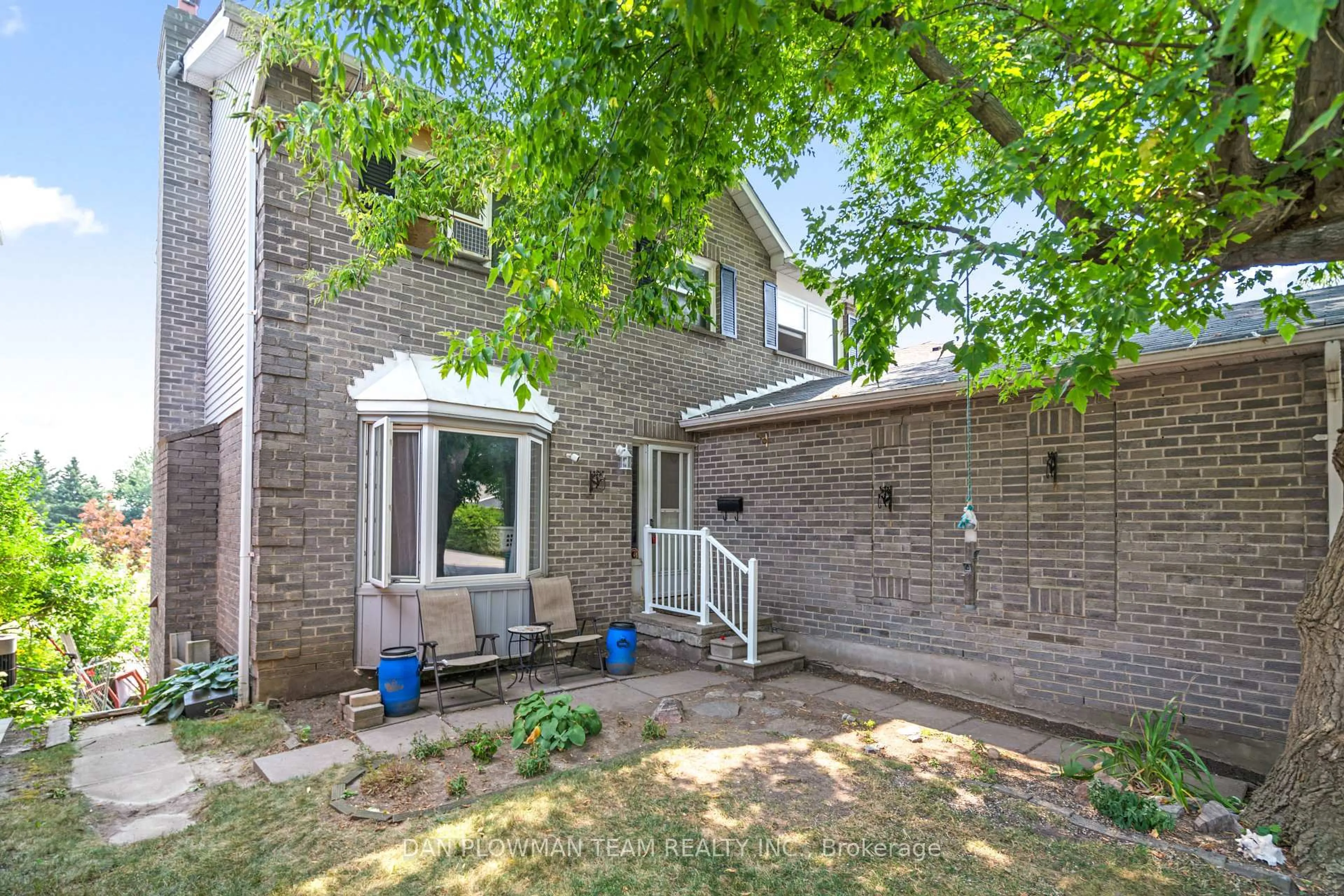 Unknown for 84 Long Dr, Whitby Ontario L1N 8E7