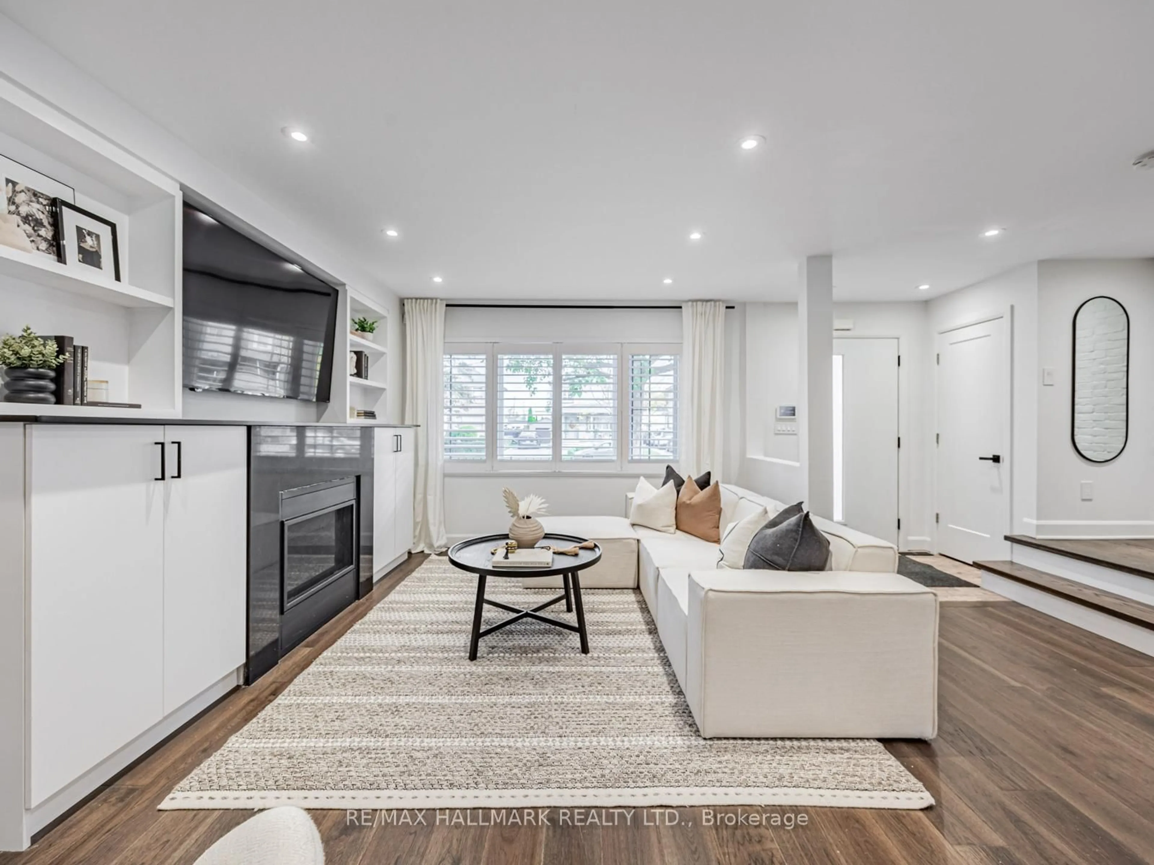 Living room with furniture, unknown for 12 Leagrove Cres, Toronto Ontario M1L 3S6