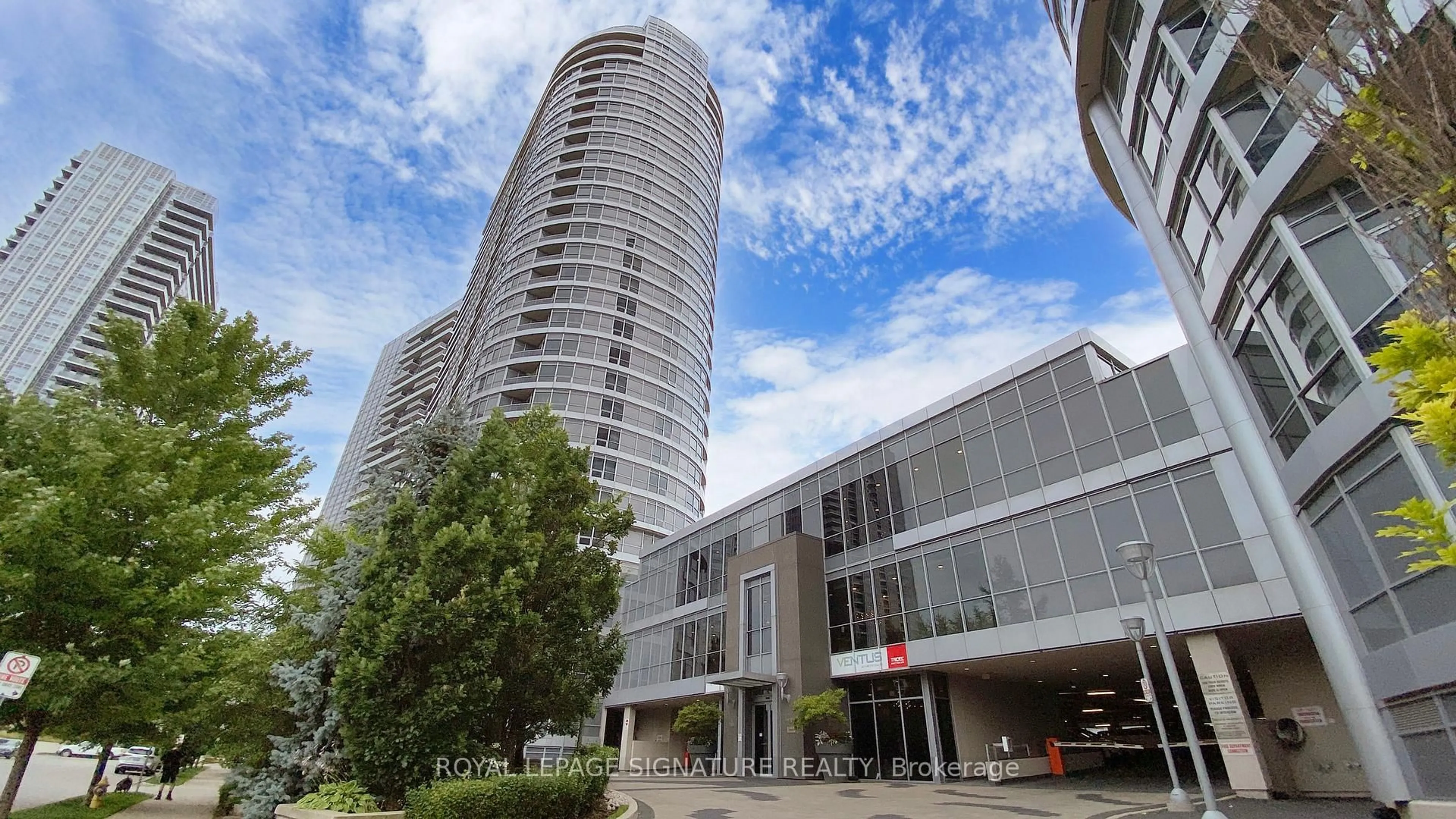 Indoor foyer for 181 Village Green Sq #915, Toronto Ontario M1S 0L3