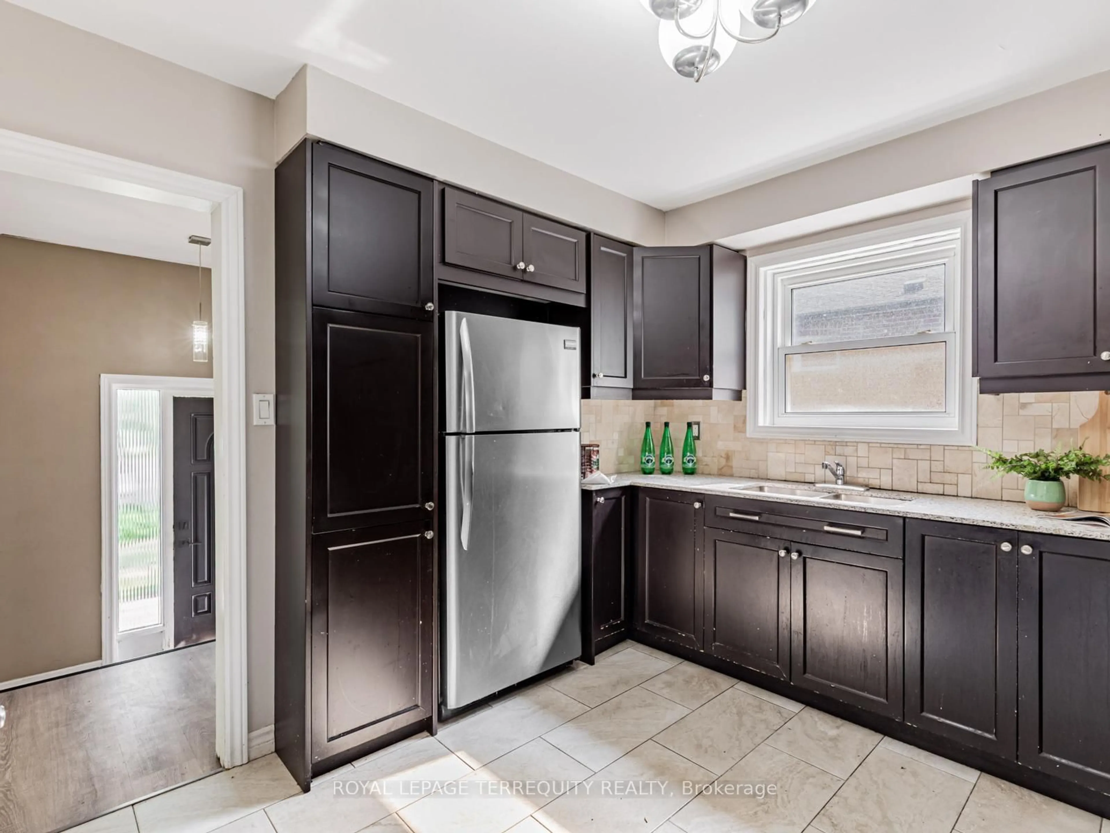 Standard kitchen, ceramic/tile floor for 64 Dale Ave, Toronto Ontario M1J 3J5