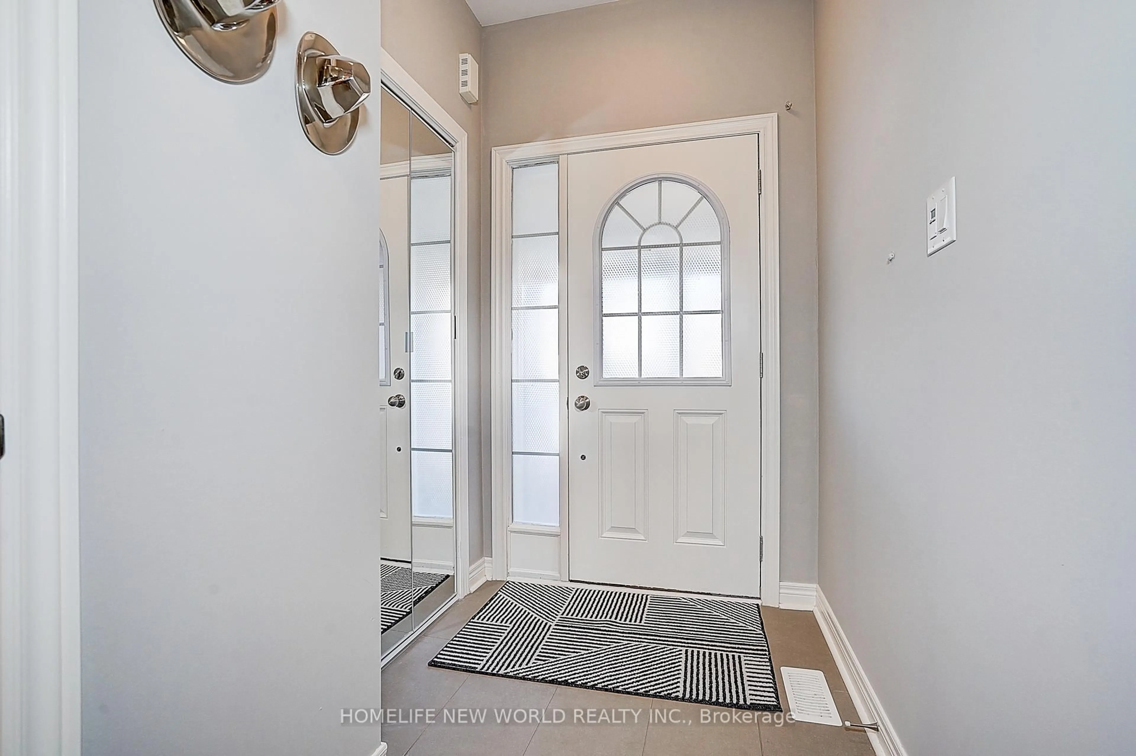 Indoor entryway for 2002 Cocklin Cres, Oshawa Ontario L1K 0T6
