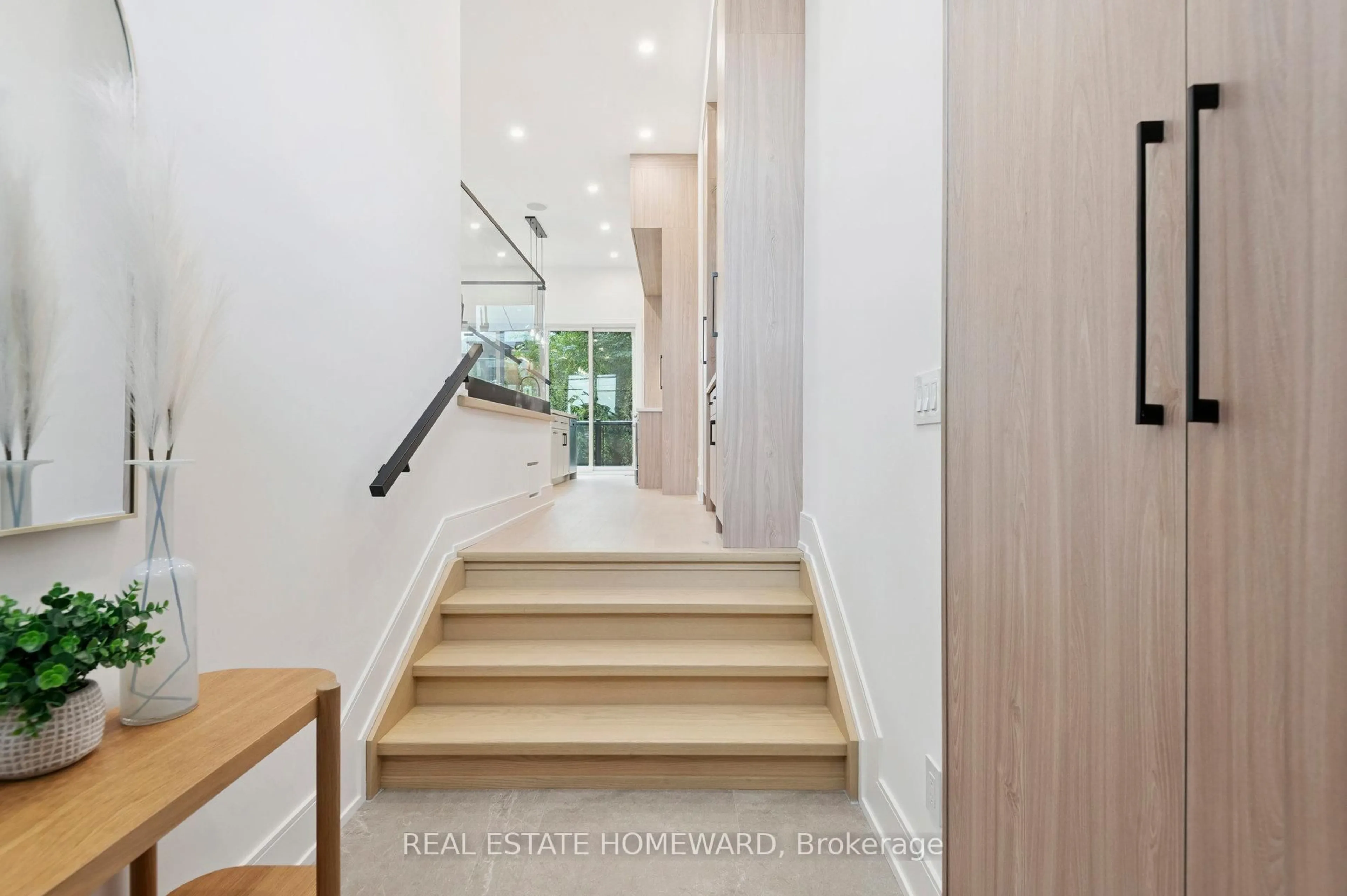 Unknown for 32 Westlake Cres, Toronto Ontario M4C 2X2