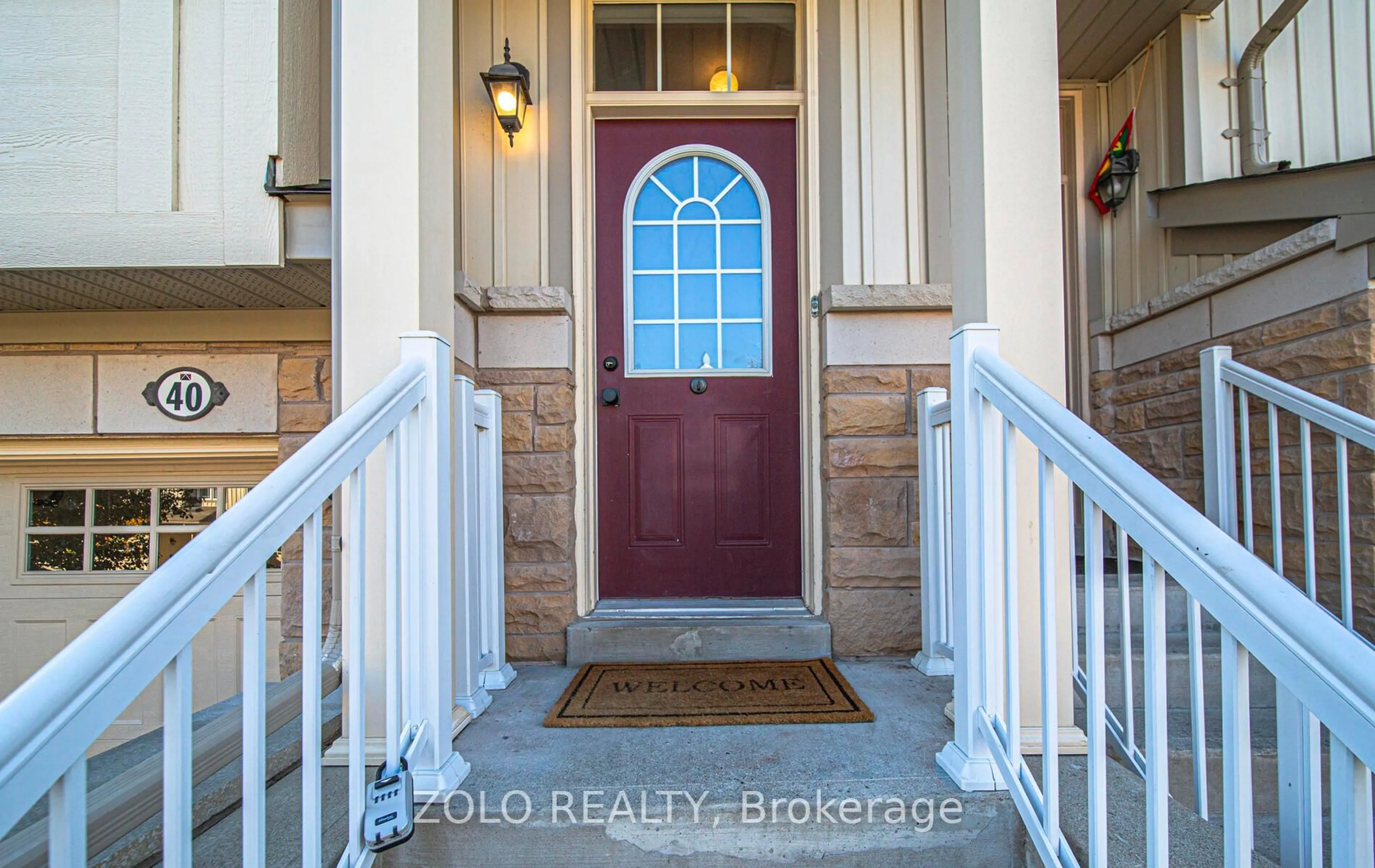 Indoor entryway for 40 Farmstead Dr, Clarington Ontario L1C 0K9