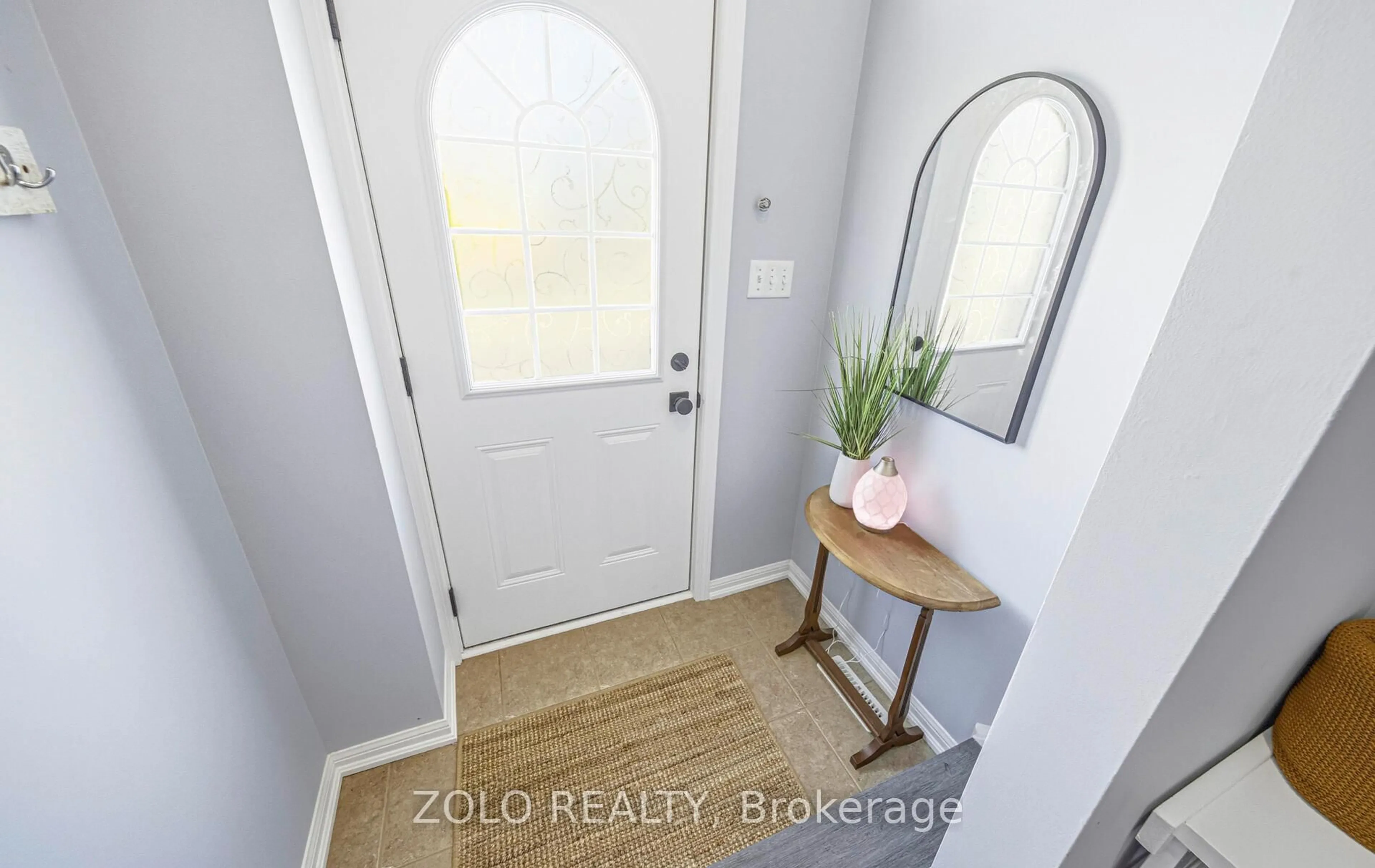 Indoor entryway for 40 Farmstead Dr, Clarington Ontario L1C 0K9