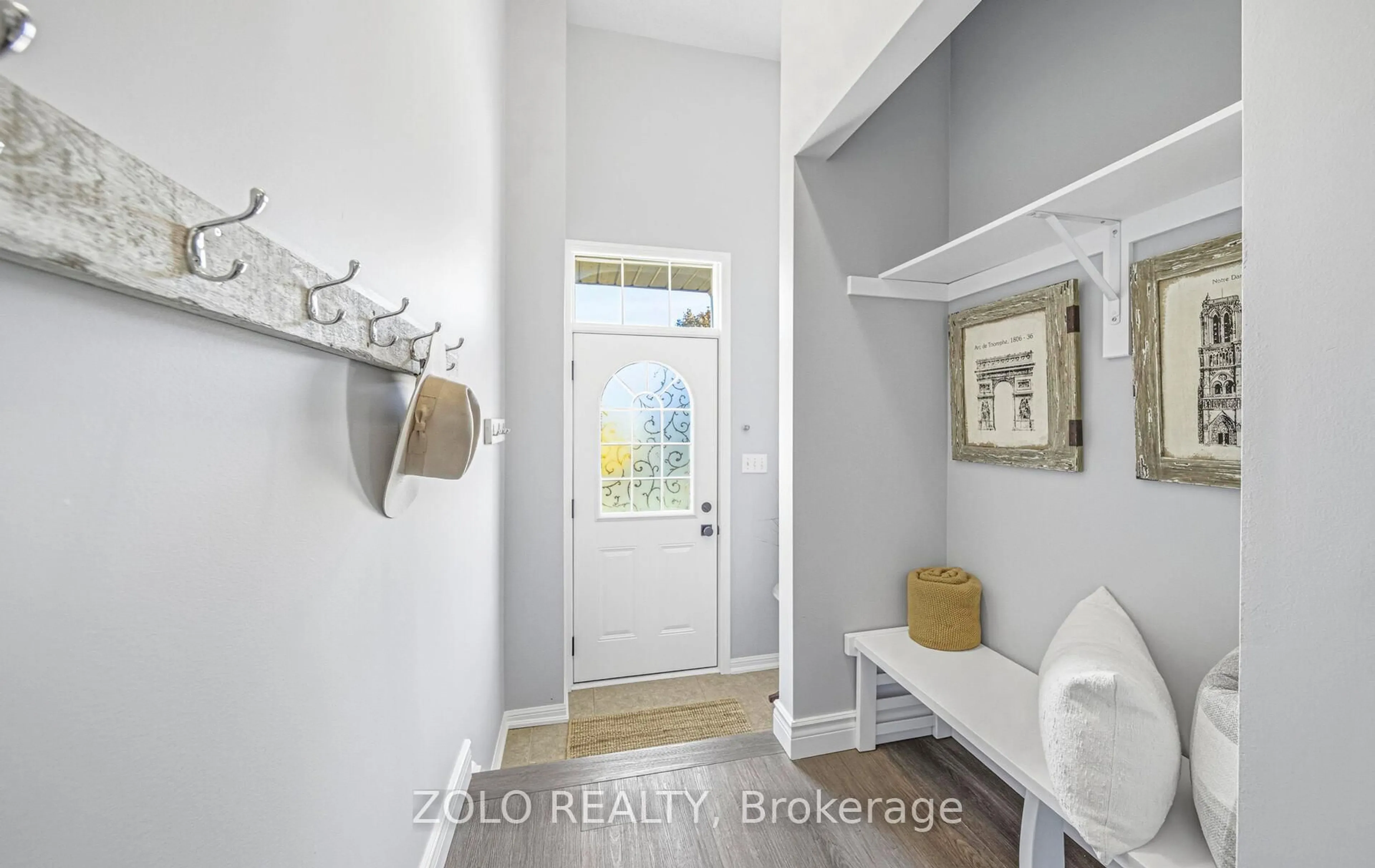 Indoor entryway for 40 Farmstead Dr, Clarington Ontario L1C 0K9