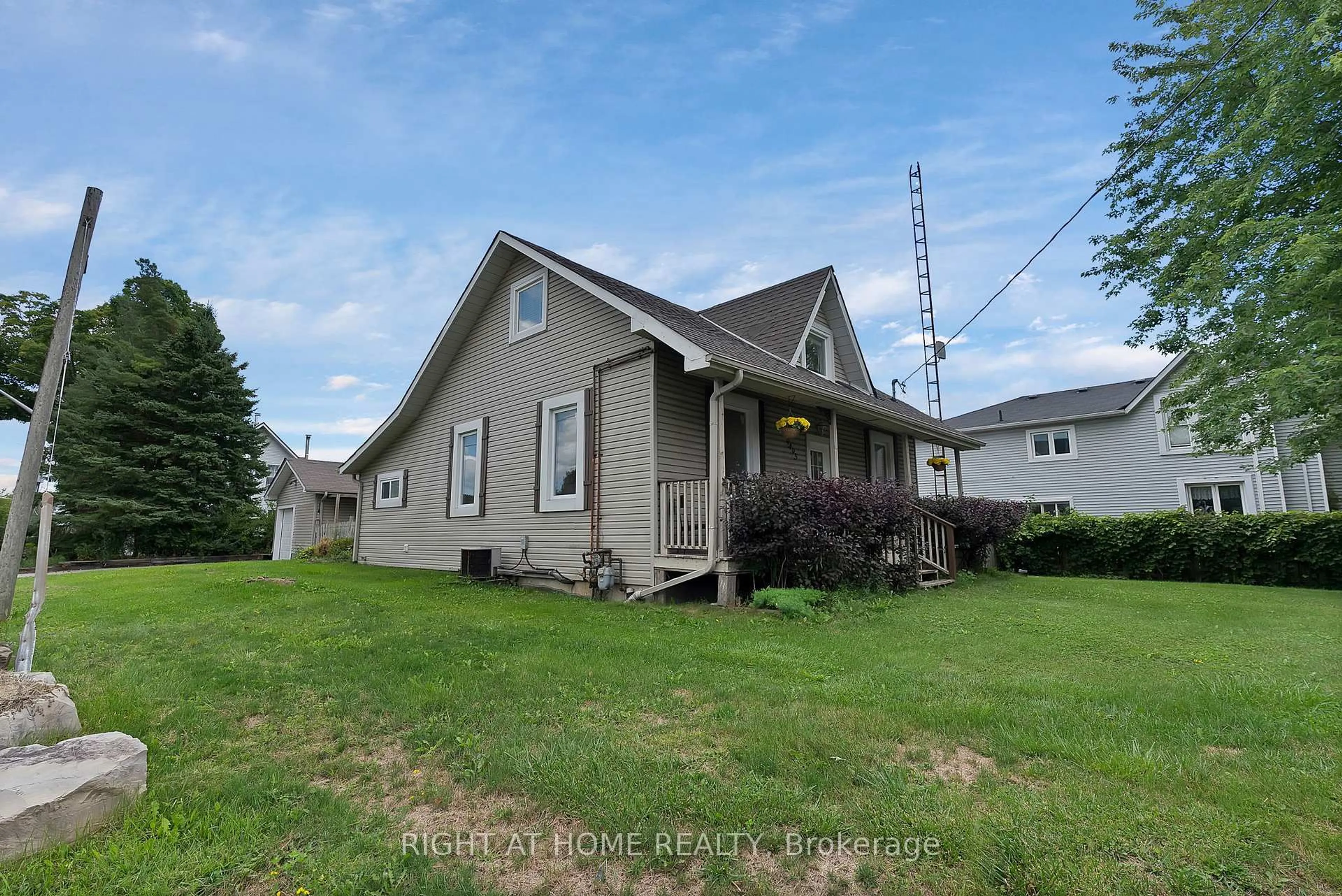 Home with vinyl exterior material, street for 9495 Baldwin St, Whitby Ontario L0B 1A0