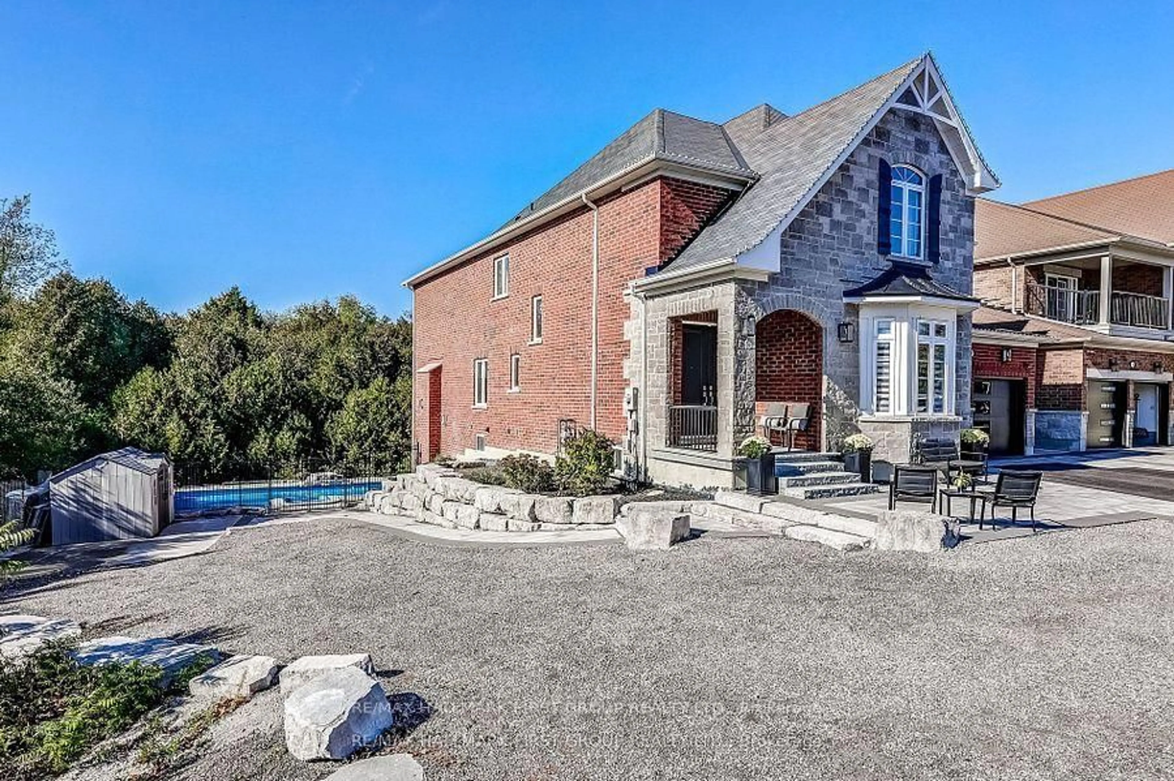 Home with brick exterior material, unknown for 40 Endeavour Crt, Whitby Ontario L1P 0B5