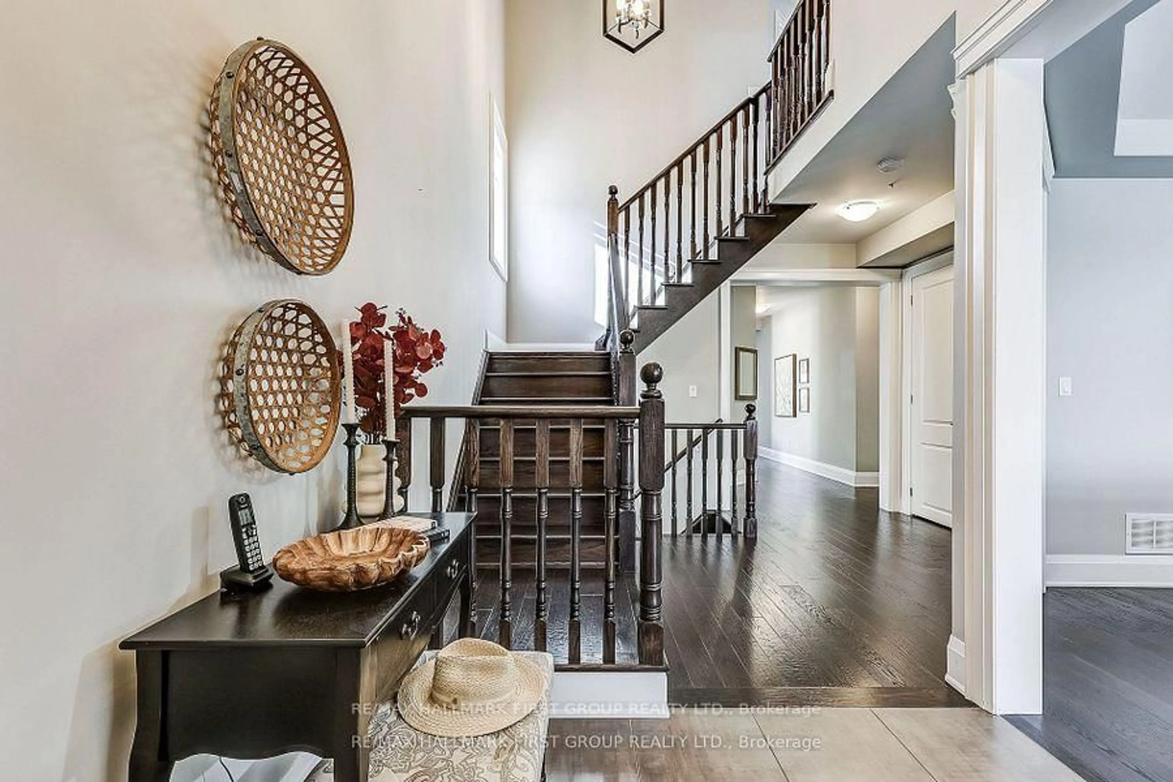 Indoor entryway for 40 Endeavour Crt, Whitby Ontario L1P 0B5