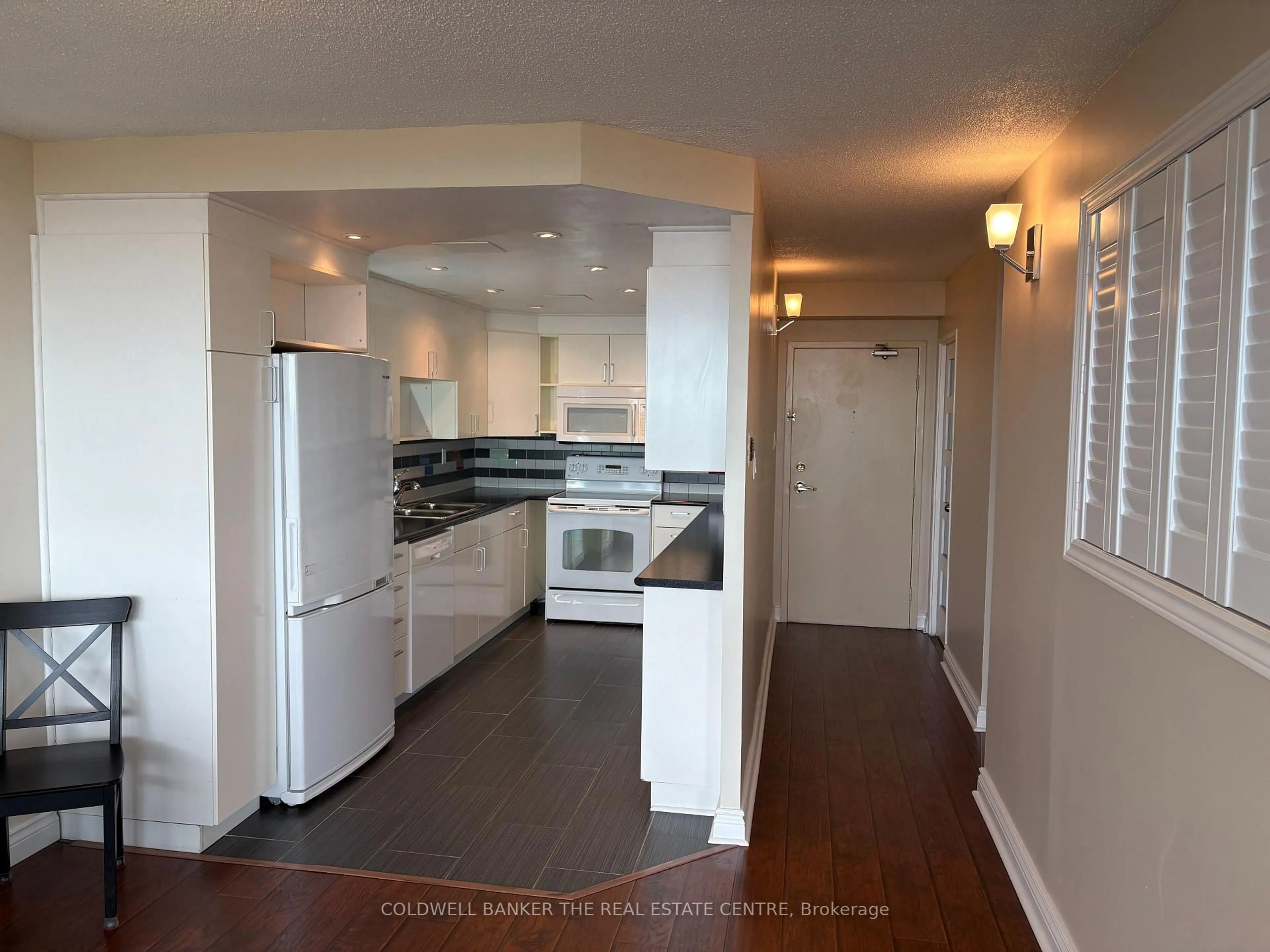 Open concept kitchen, unknown for 121 Ling Rd #1211, Toronto Ontario M1E 4Y2