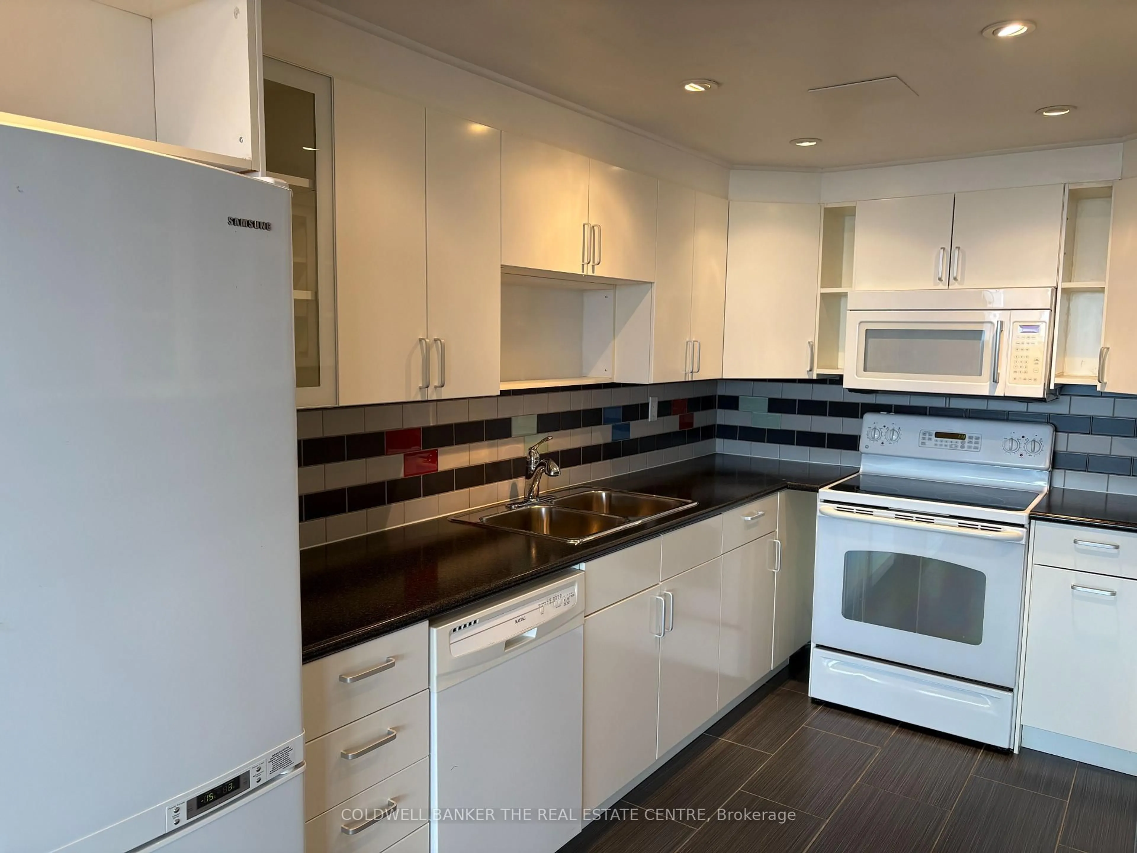 Standard kitchen, unknown for 121 Ling Rd #1211, Toronto Ontario M1E 4Y2