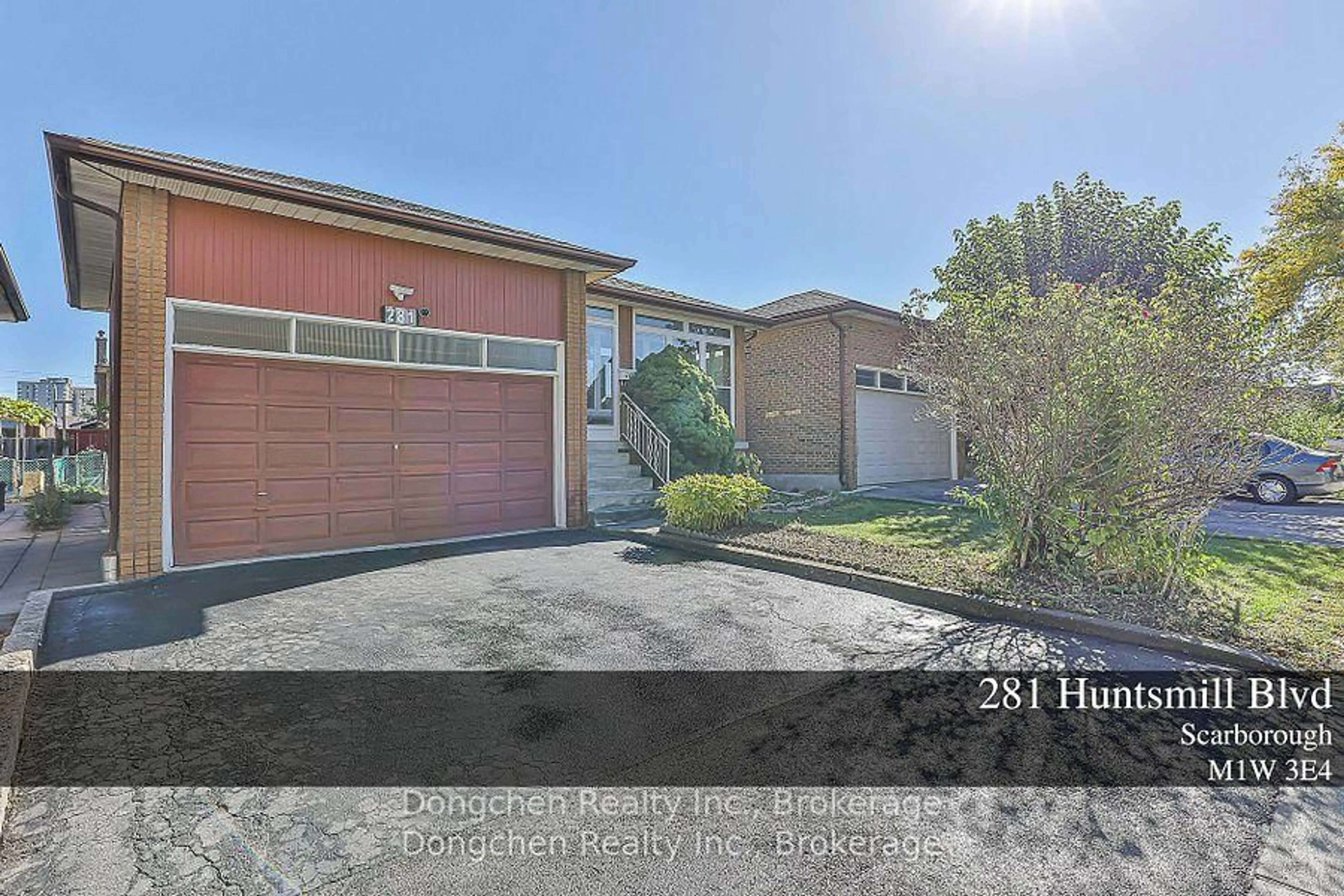 A pic from outside/outdoor area/front of a property/back of a property/a pic from drone, street for 281 Huntsmill Blvd, Toronto Ontario M1W 3E4