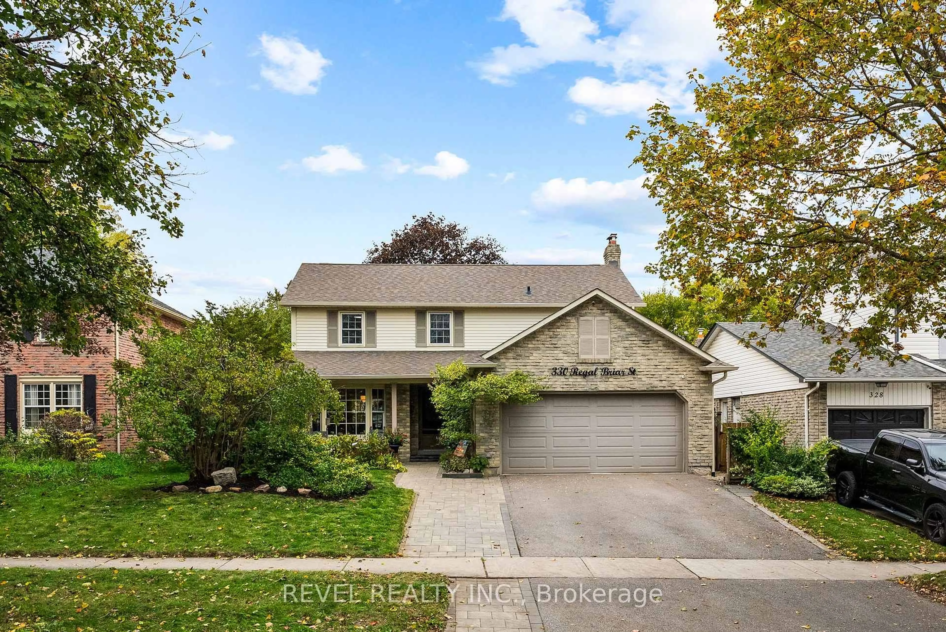 Home with vinyl exterior material, street for 330 Regal Briar St, Whitby Ontario L1N 6N1