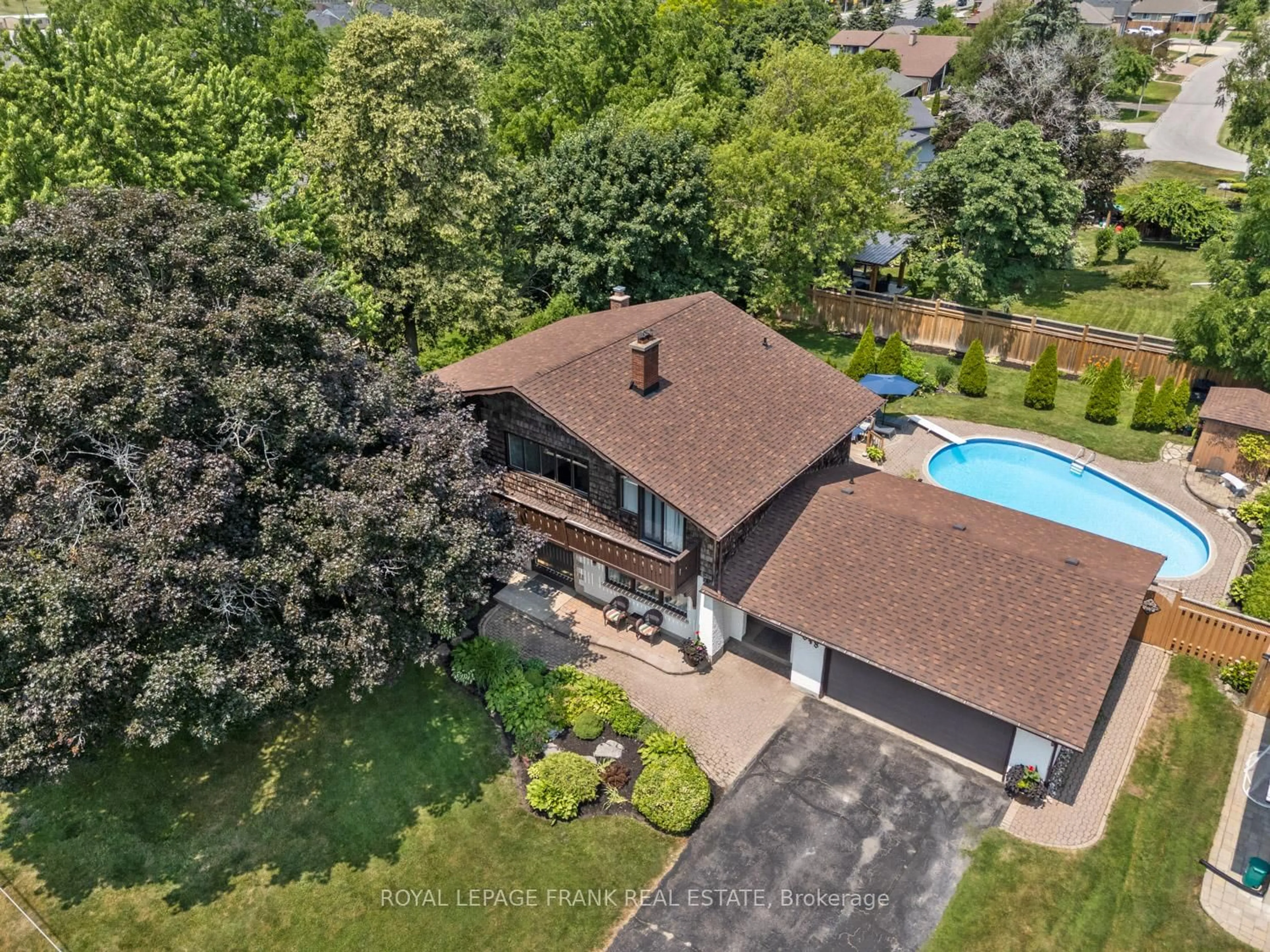 A pic from outside/outdoor area/front of a property/back of a property/a pic from drone, water/lake/river/ocean view for 848 Swiss Hts, Oshawa Ontario L1K 2A9