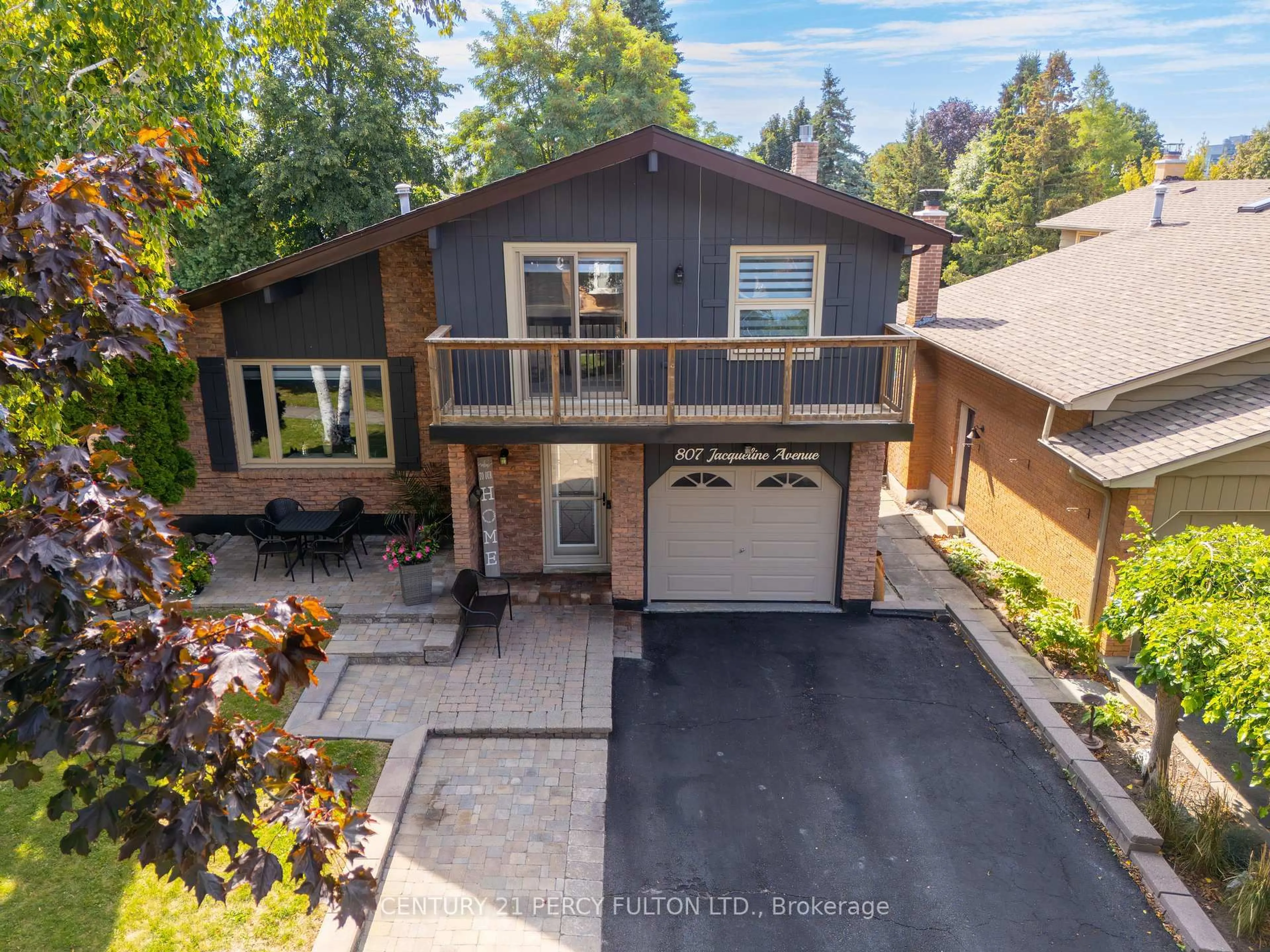 A pic from outside/outdoor area/front of a property/back of a property/a pic from drone, street for 807 Jacqueline Ave, Pickering Ontario L1V 3B2