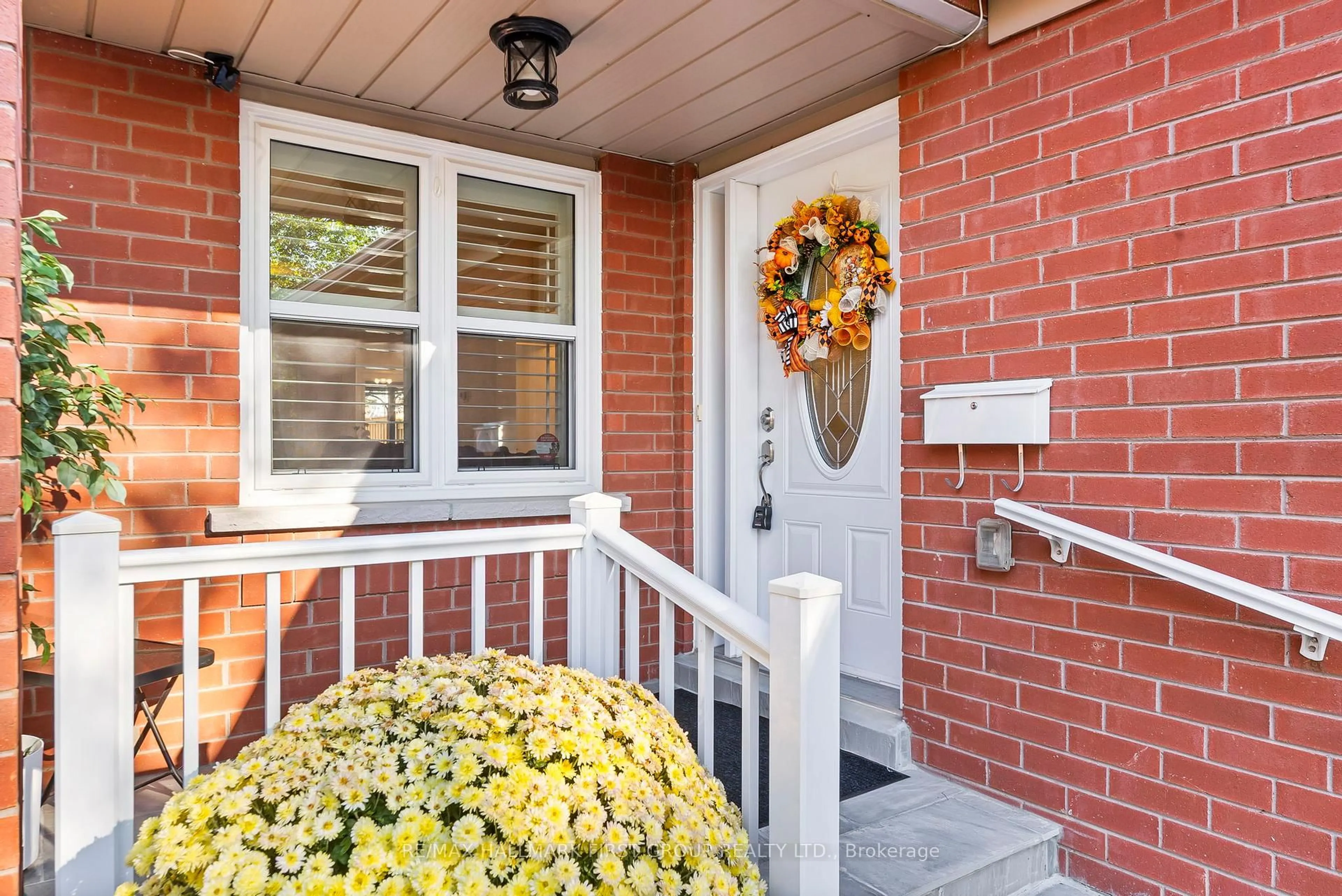 Unknown for 122 Thicket Cres, Pickering Ontario L1V 6S6