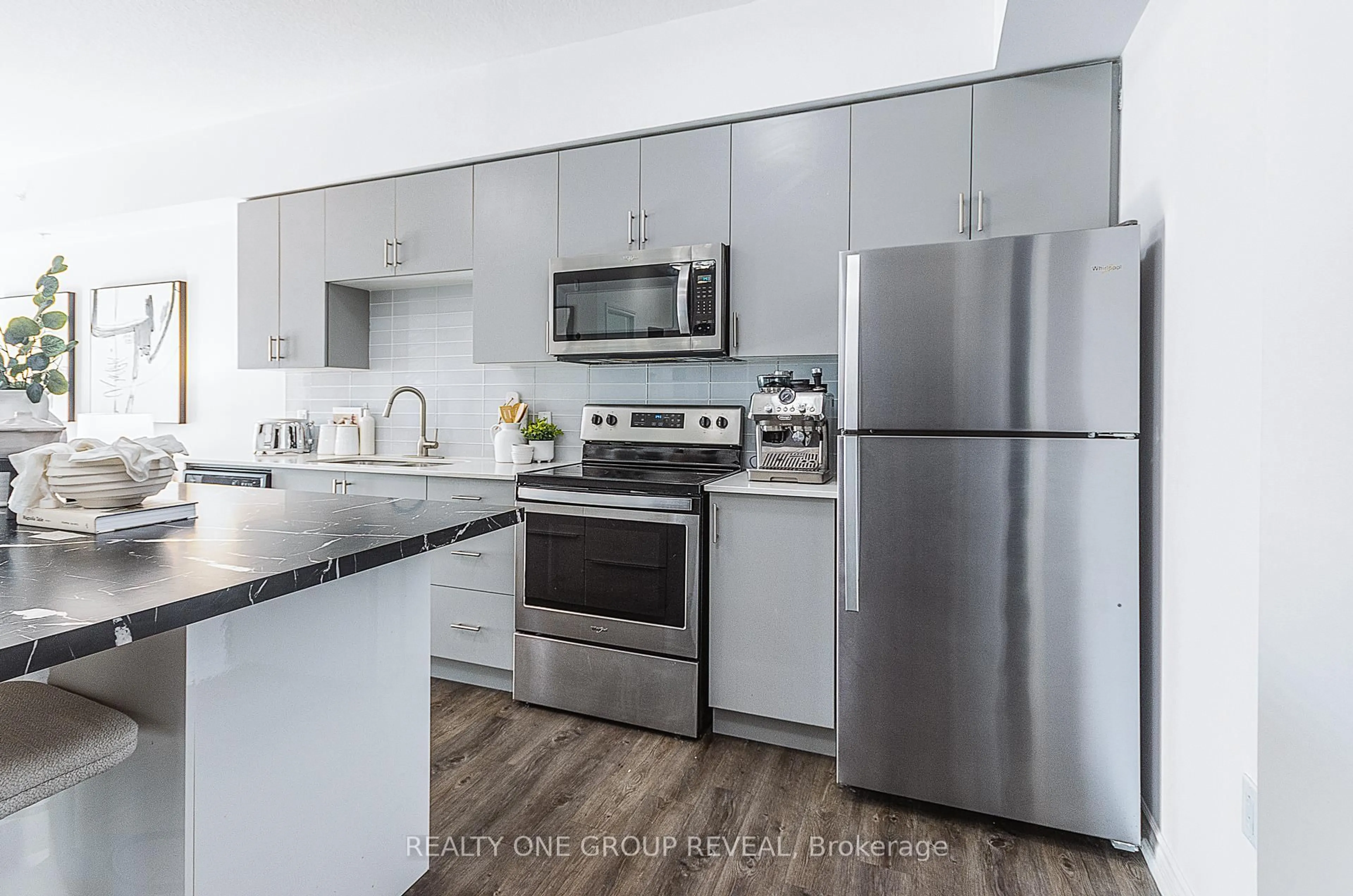 Standard kitchen, unknown for 290 Liberty St #417, Clarington Ontario L1C 0V5