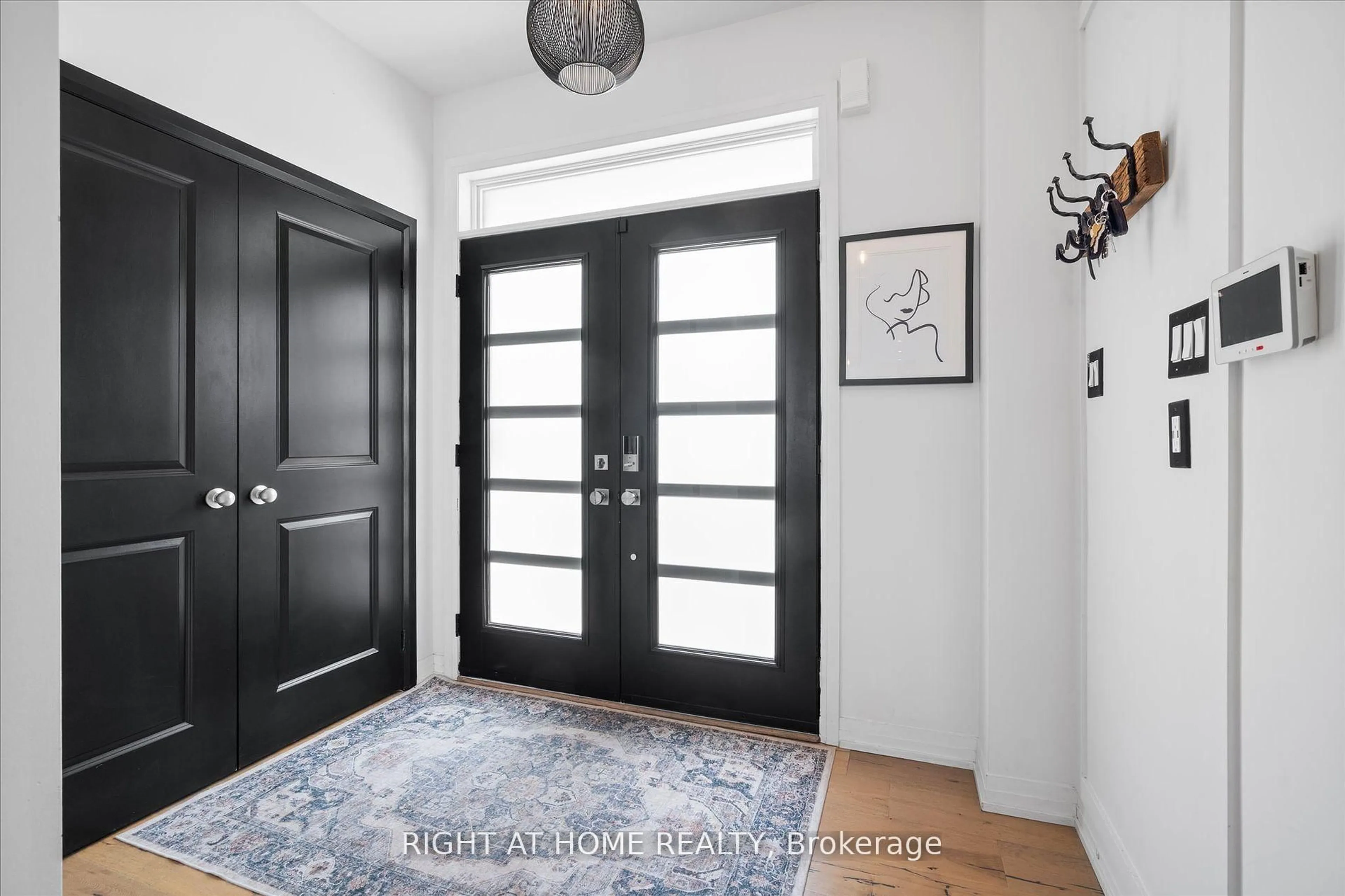 Indoor entryway for 191 Yacht Dr, Clarington Ontario L1C 1Z8