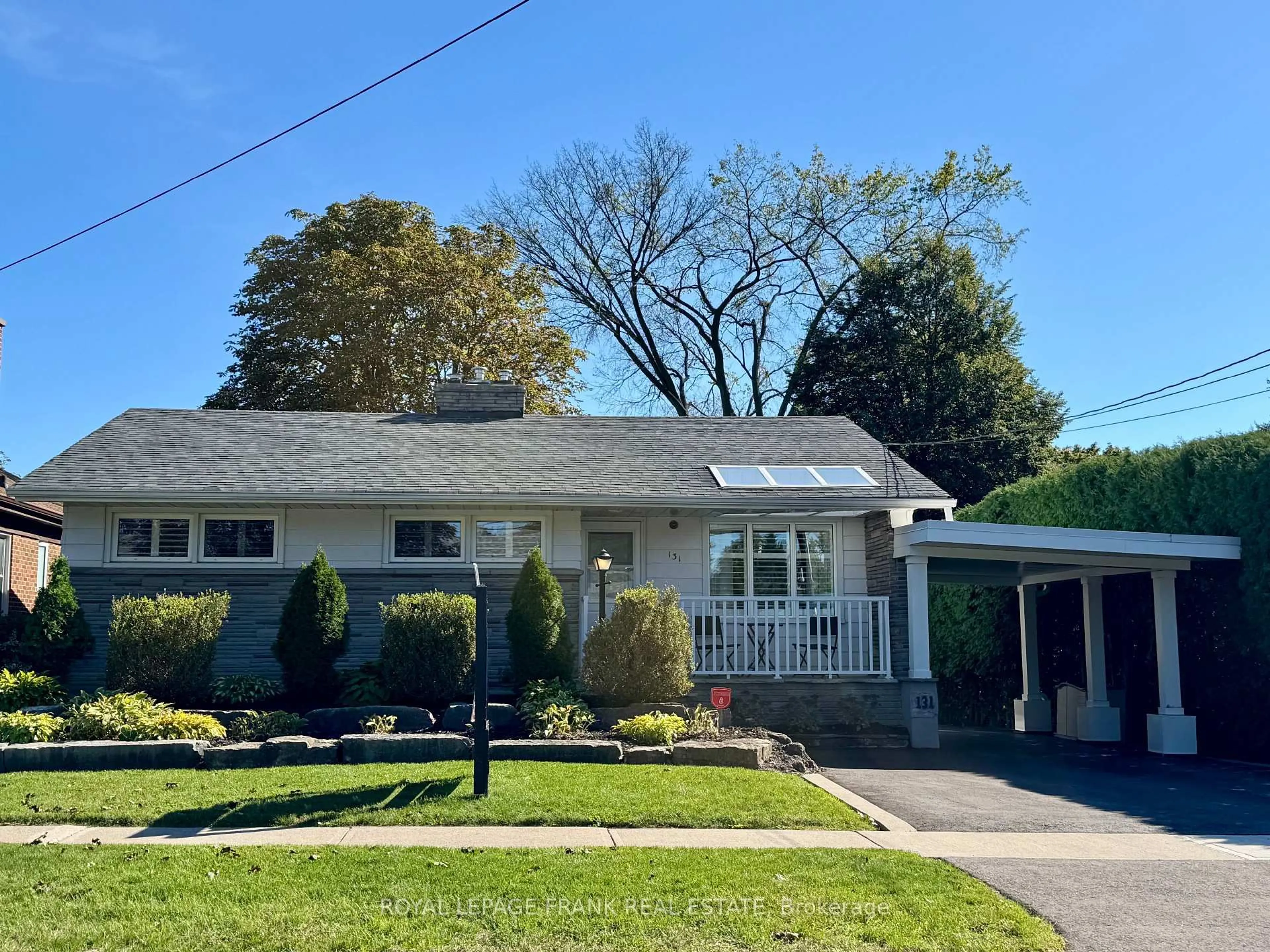 Home with vinyl exterior material, street for 131 Jones Ave, Oshawa Ontario L1G 3A3