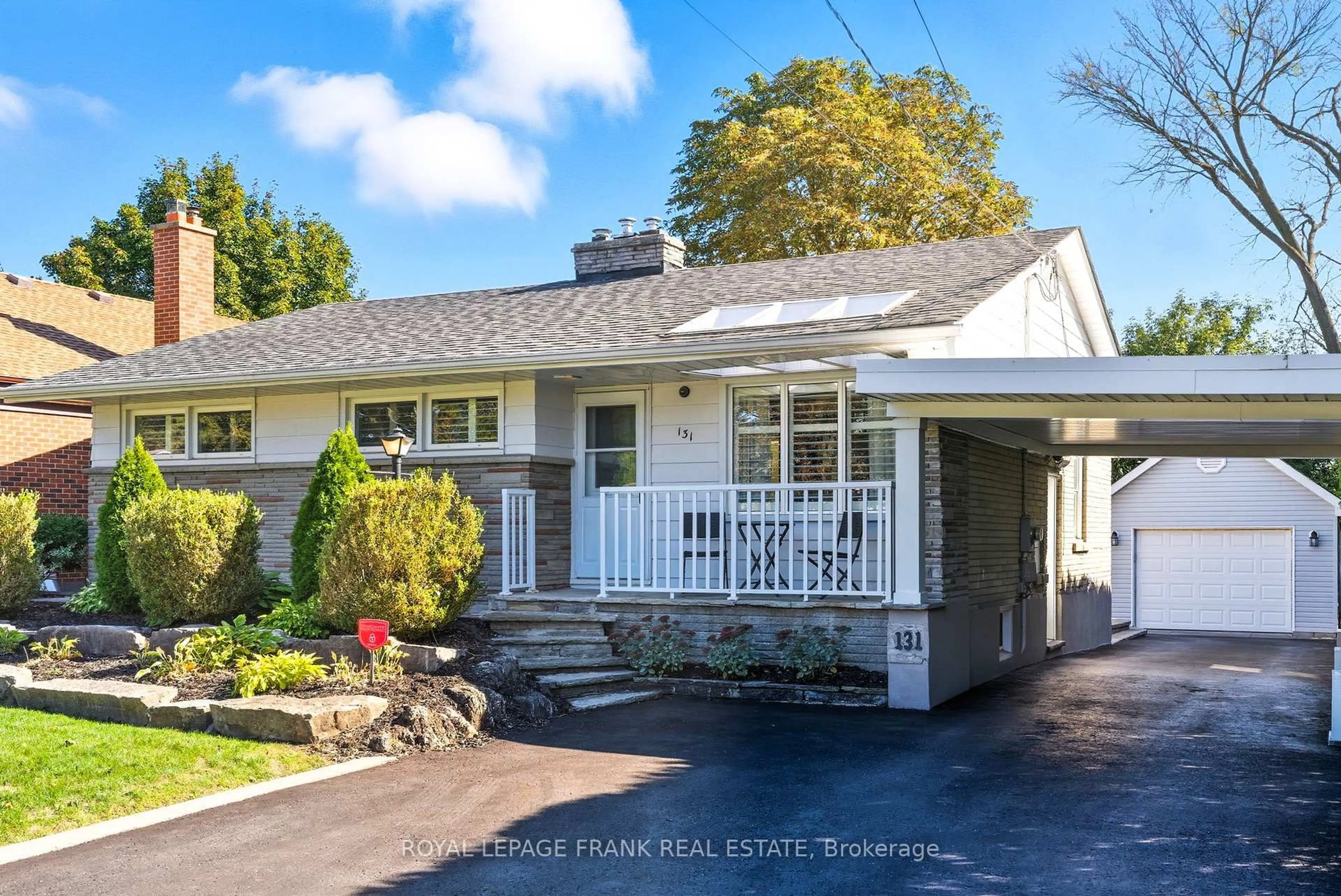 Home with vinyl exterior material, street for 131 Jones Ave, Oshawa Ontario L1G 3A3