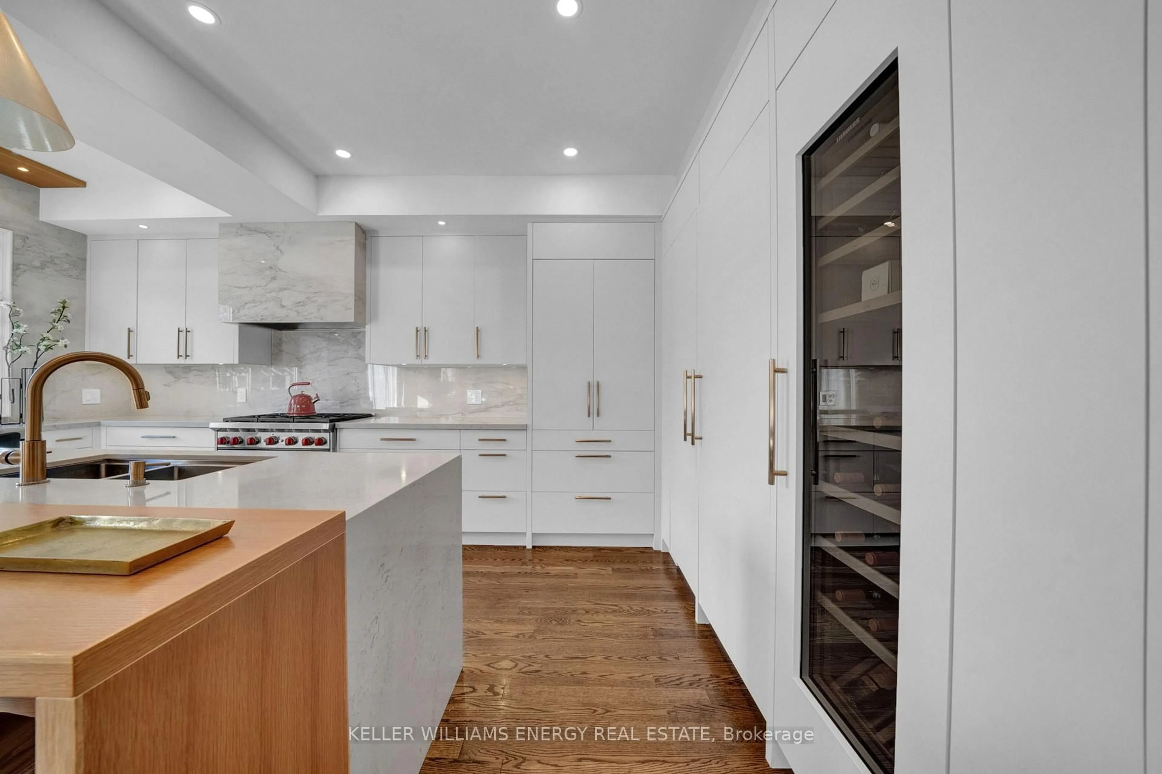 Contemporary kitchen, unknown for 402 Bovin Ave, Oshawa Ontario L1L 0C6